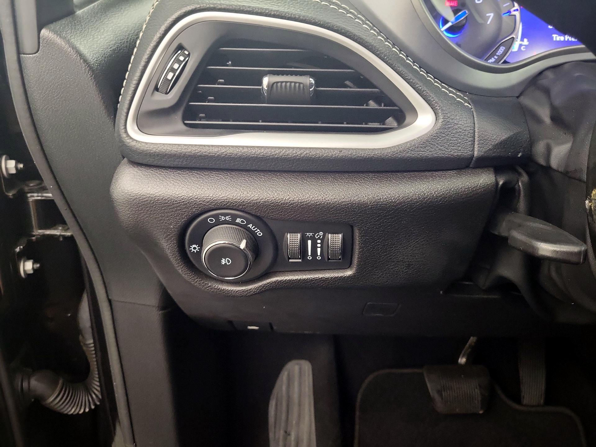 Thumbnail: 2021 Chrysler Pacifica - 13