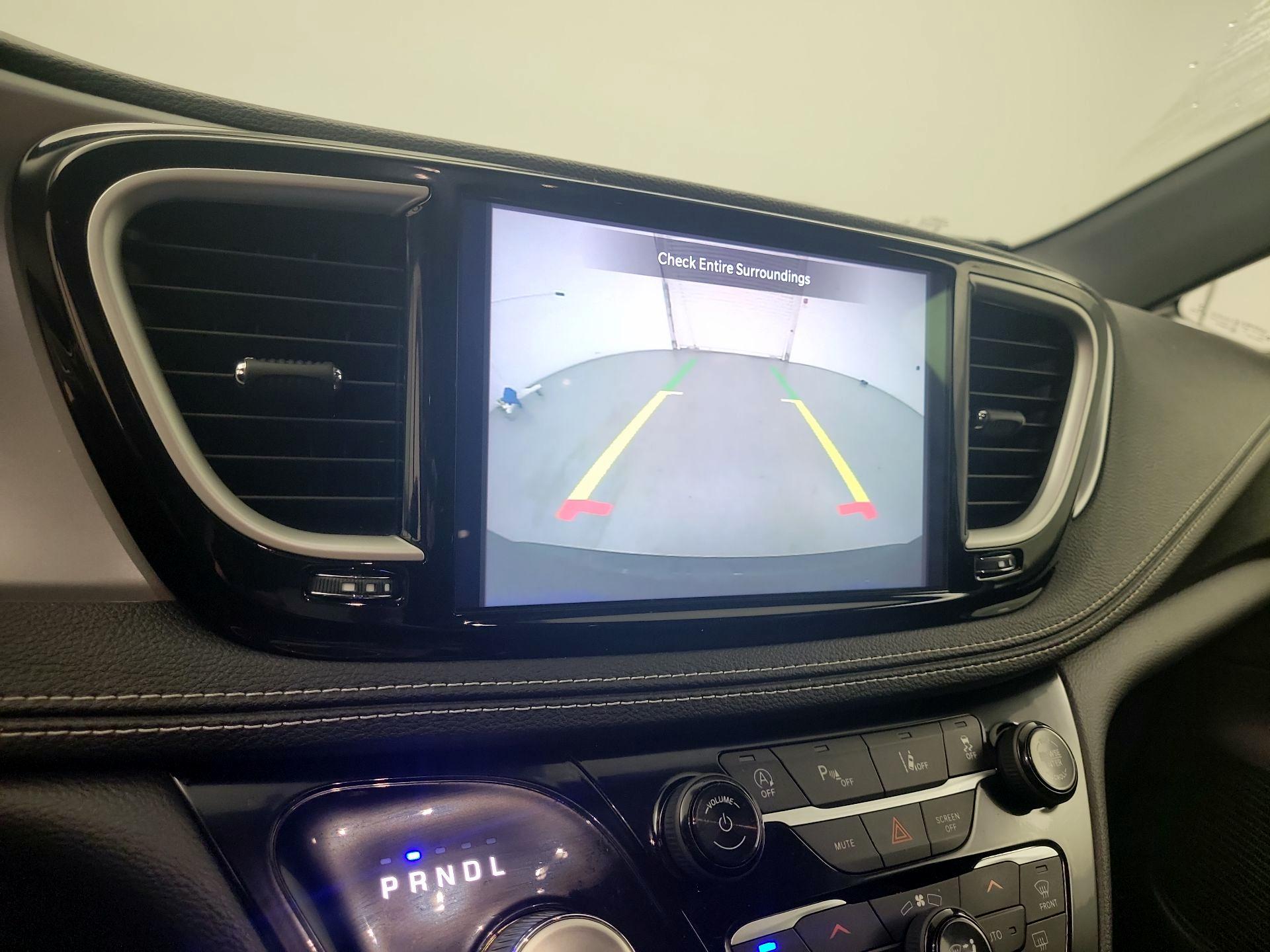 Thumbnail: 2021 Chrysler Pacifica - 15