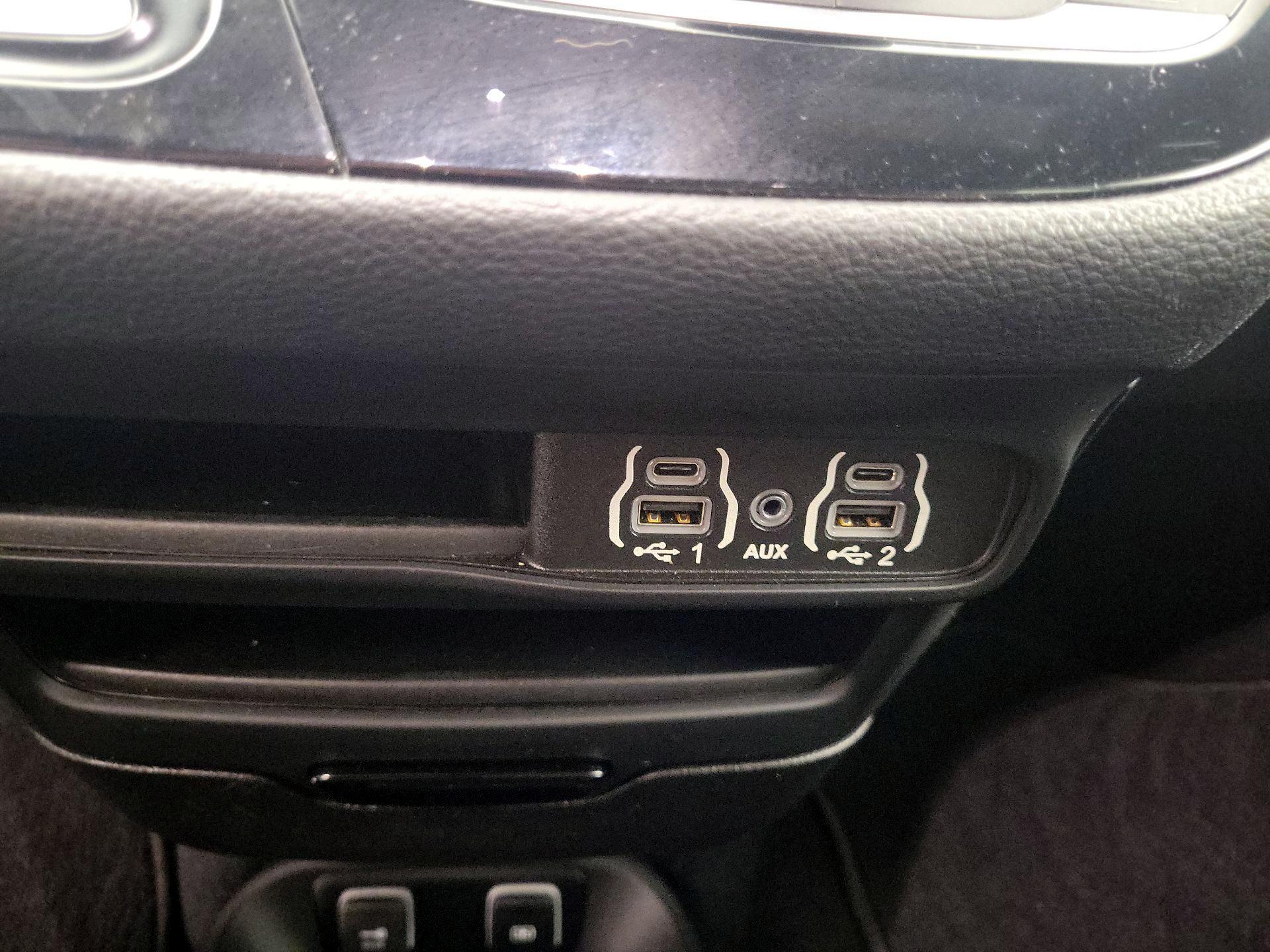 Thumbnail: 2021 Chrysler Pacifica - 19