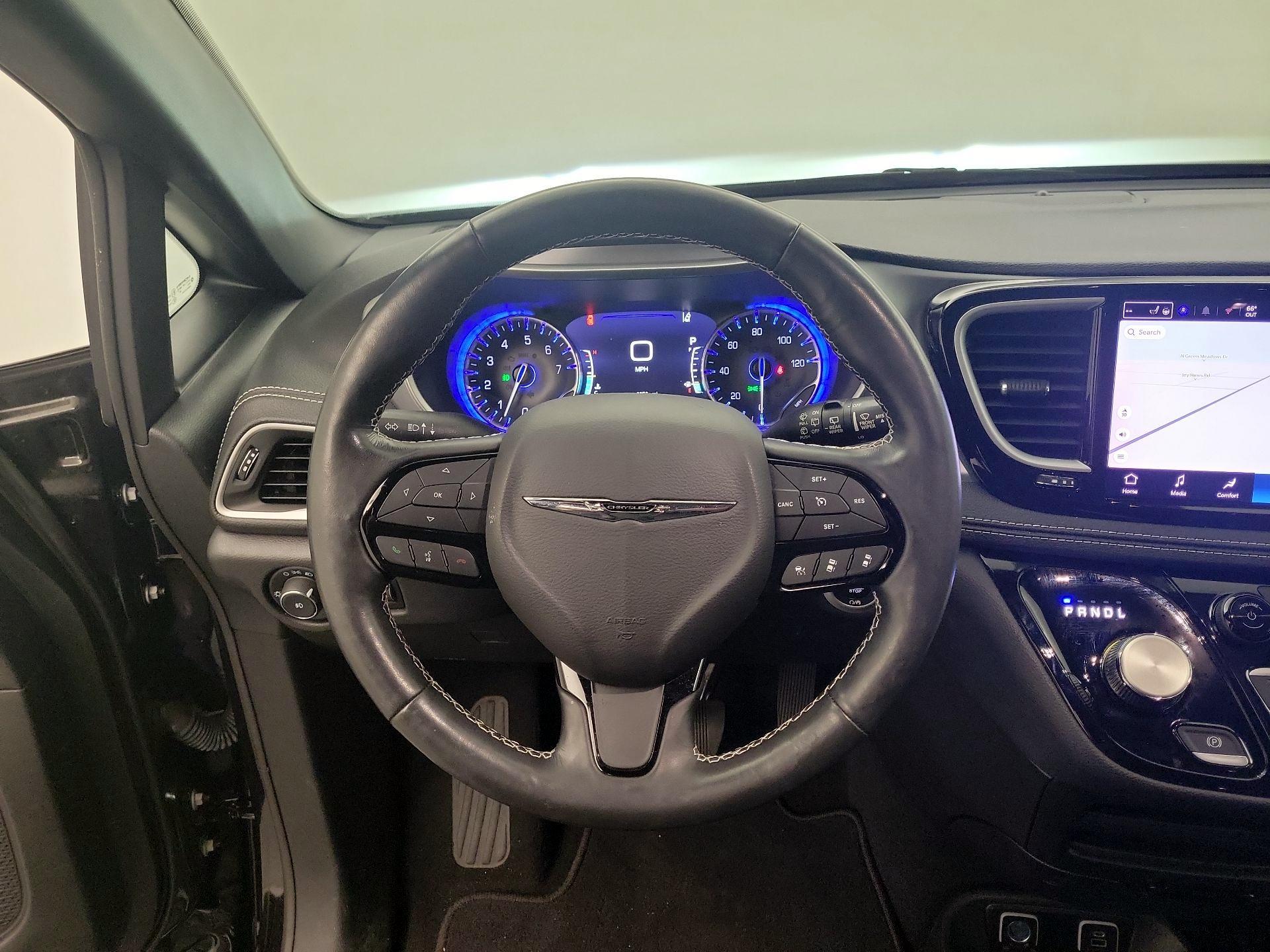 Thumbnail: 2021 Chrysler Pacifica - 10