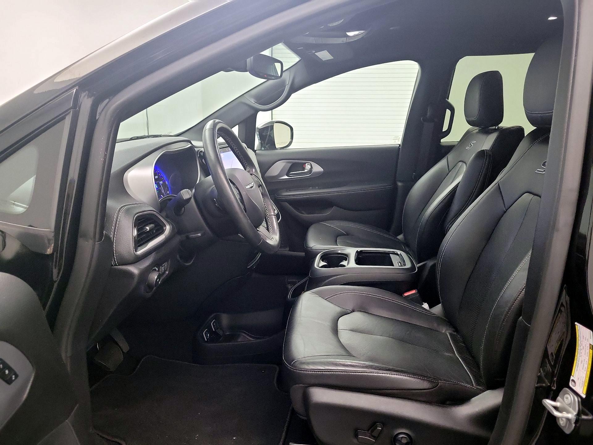 Thumbnail: 2021 Chrysler Pacifica - 11