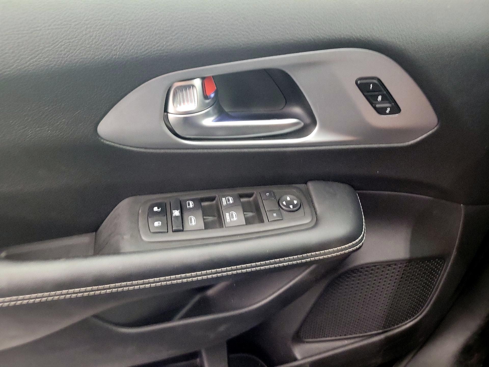 Thumbnail: 2021 Chrysler Pacifica - 12