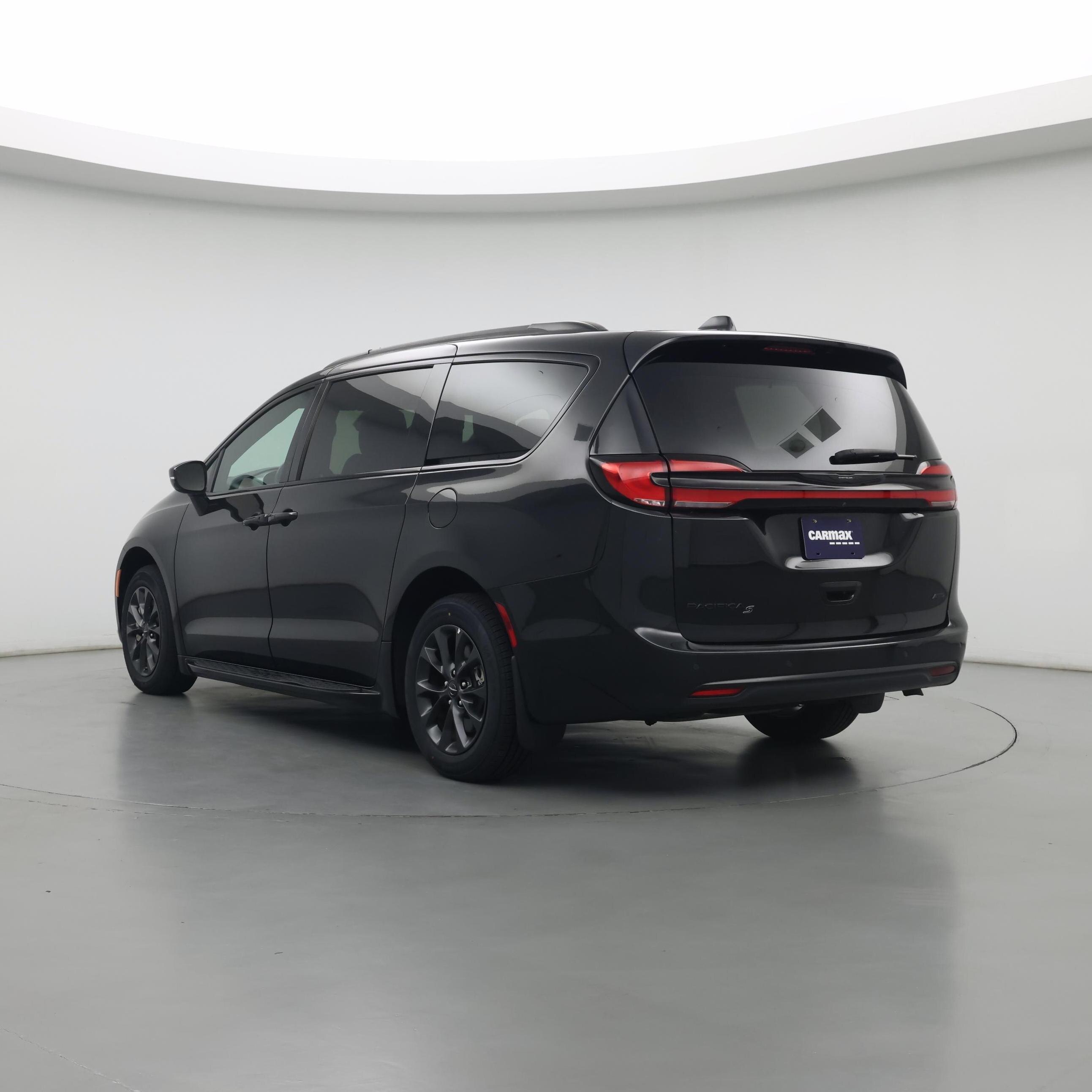 Thumbnail: 2021 Chrysler Pacifica - 3