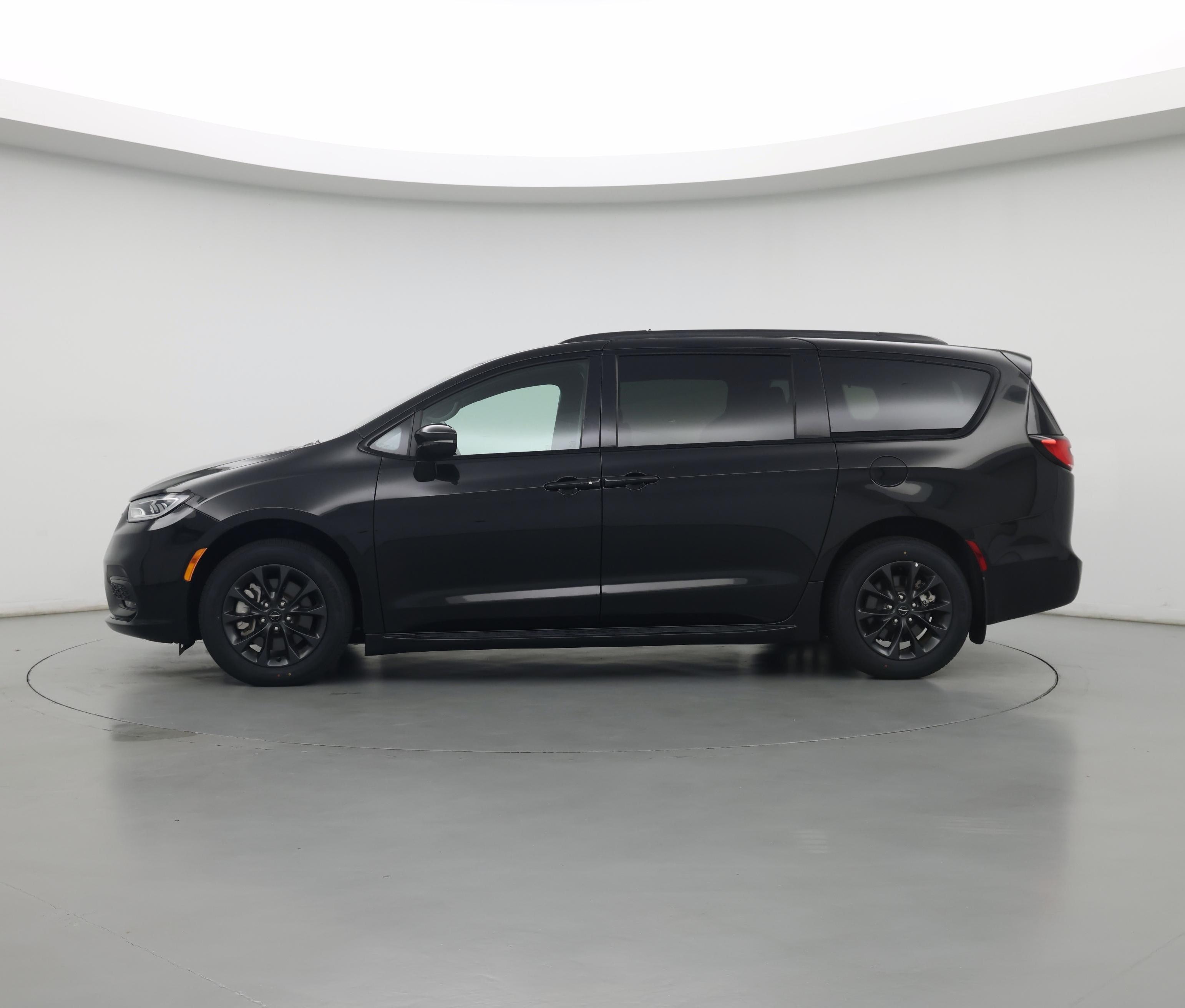 Thumbnail: 2021 Chrysler Pacifica - 4