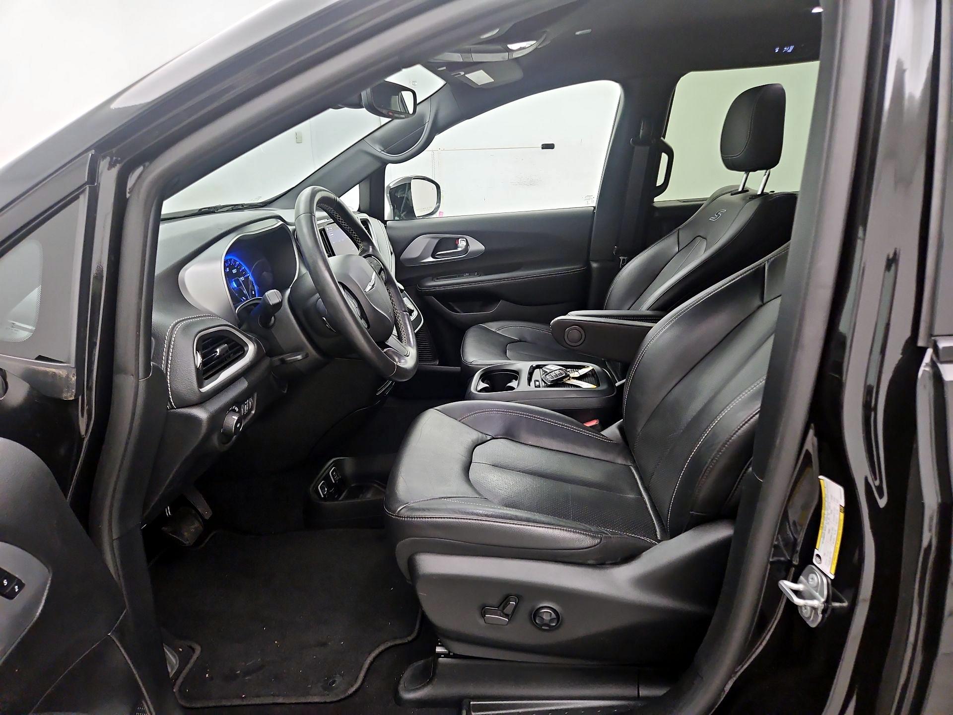 Thumbnail: 2021 Chrysler Pacifica - 11