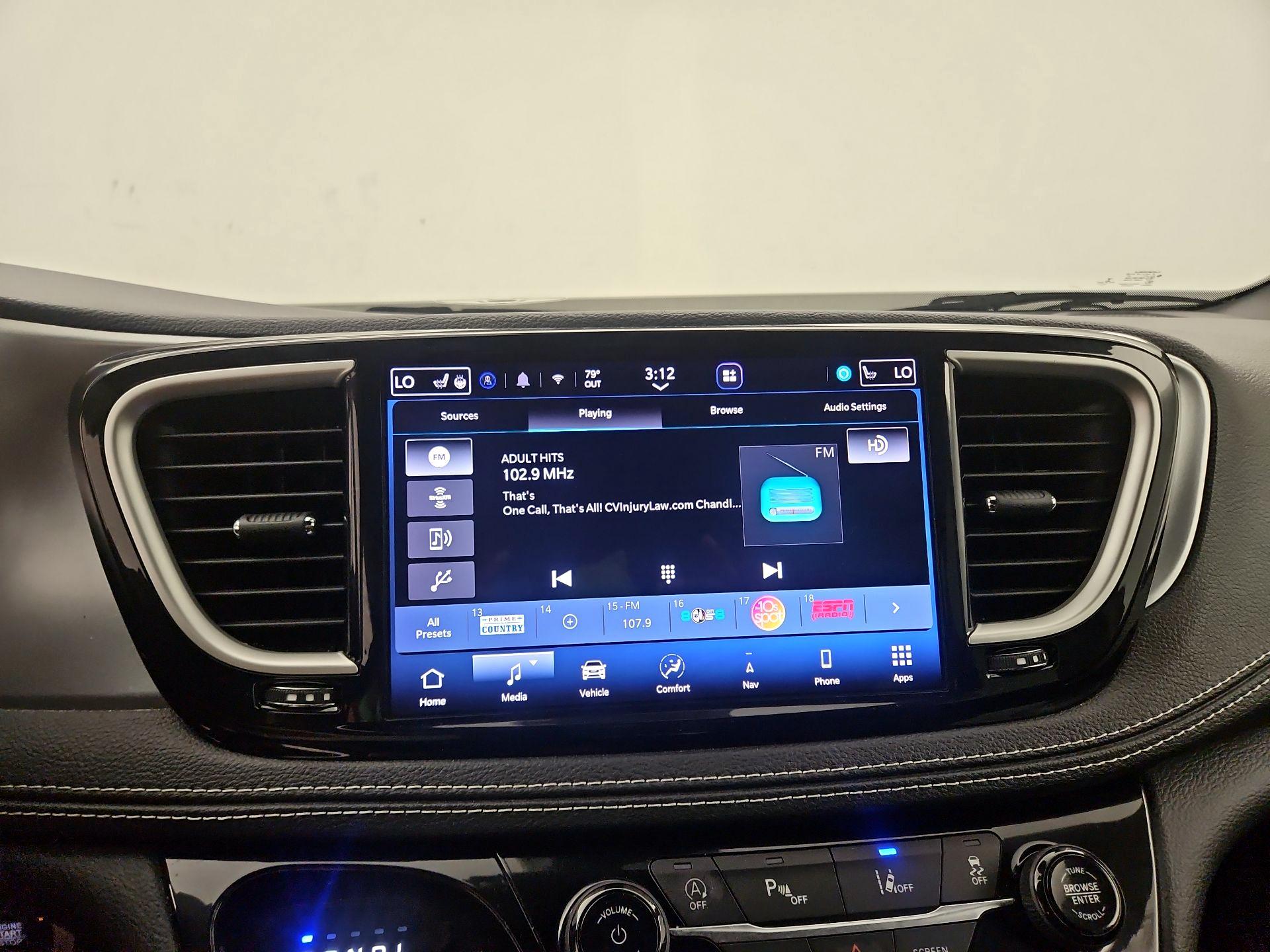 Thumbnail: 2021 Chrysler Pacifica - 16