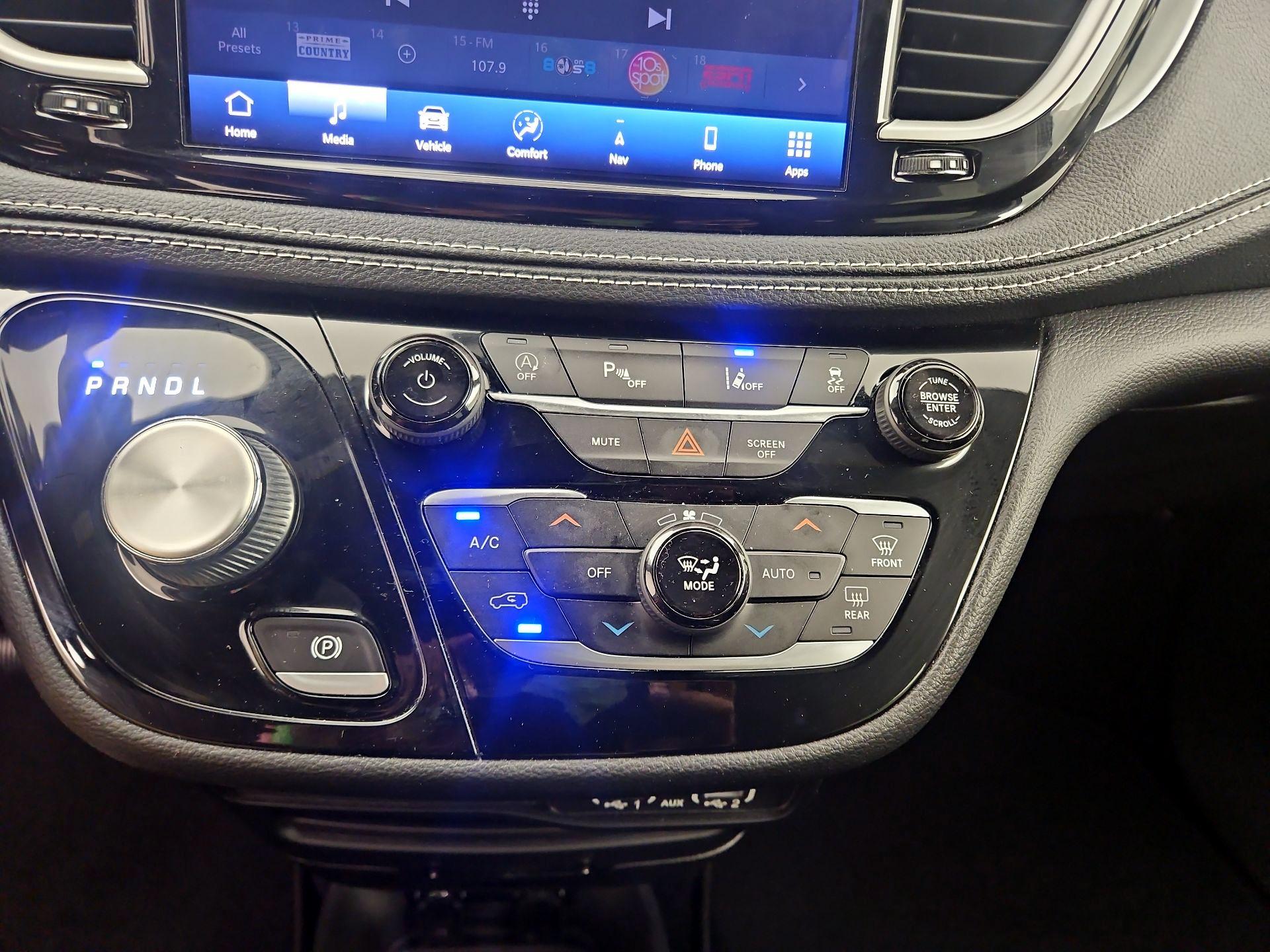 Thumbnail: 2021 Chrysler Pacifica - 17