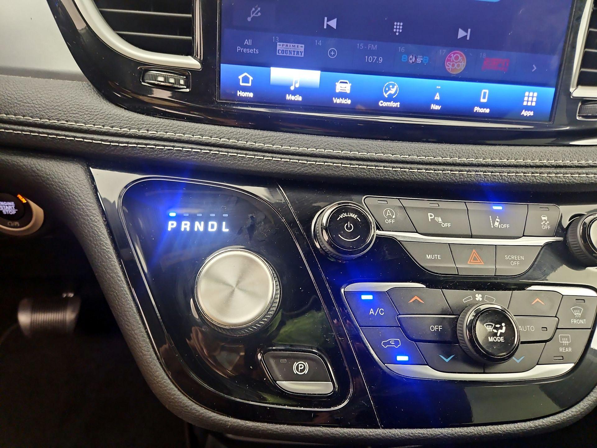 Thumbnail: 2021 Chrysler Pacifica - 18