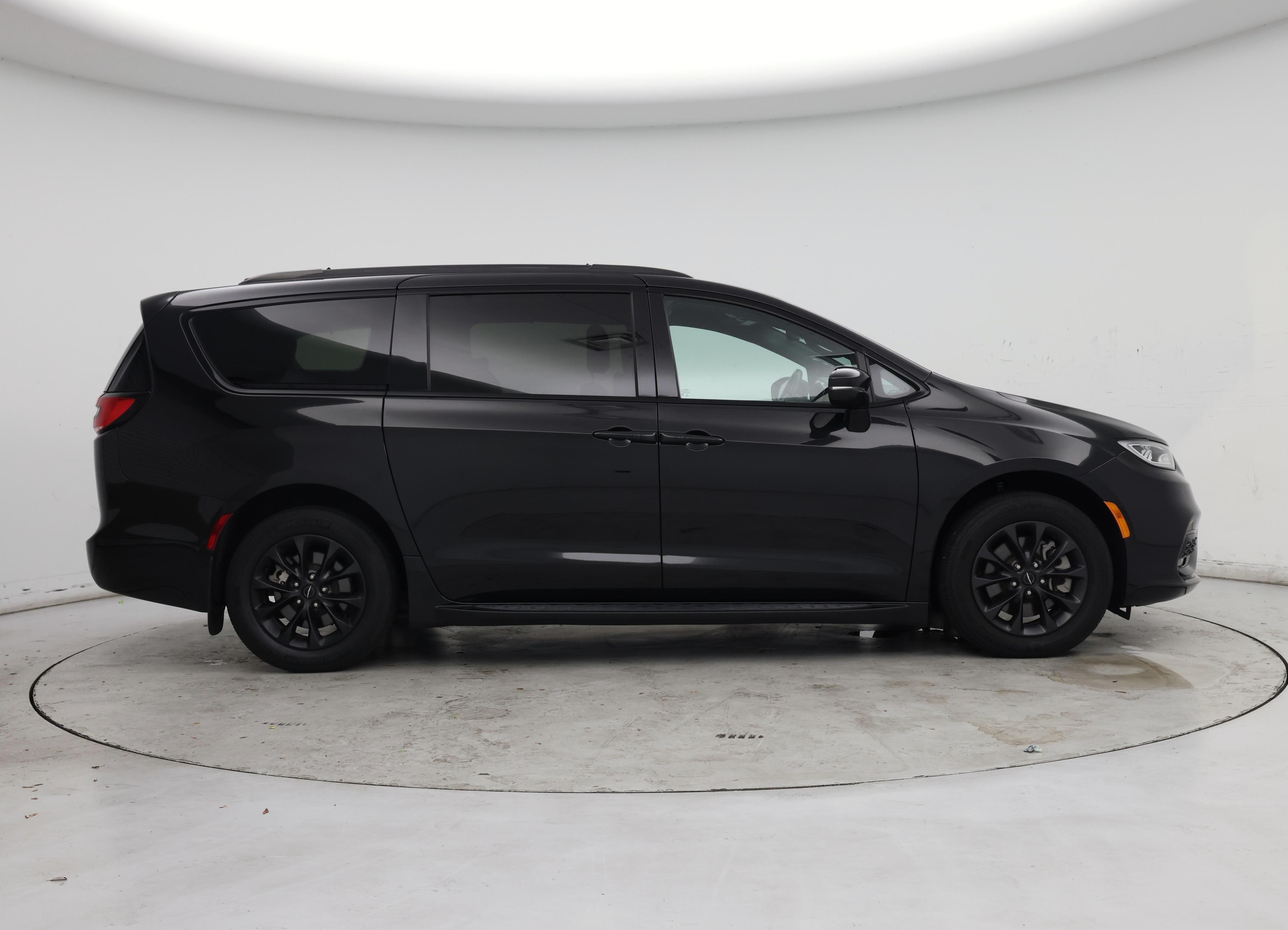 Thumbnail: 2021 Chrysler Pacifica - 7