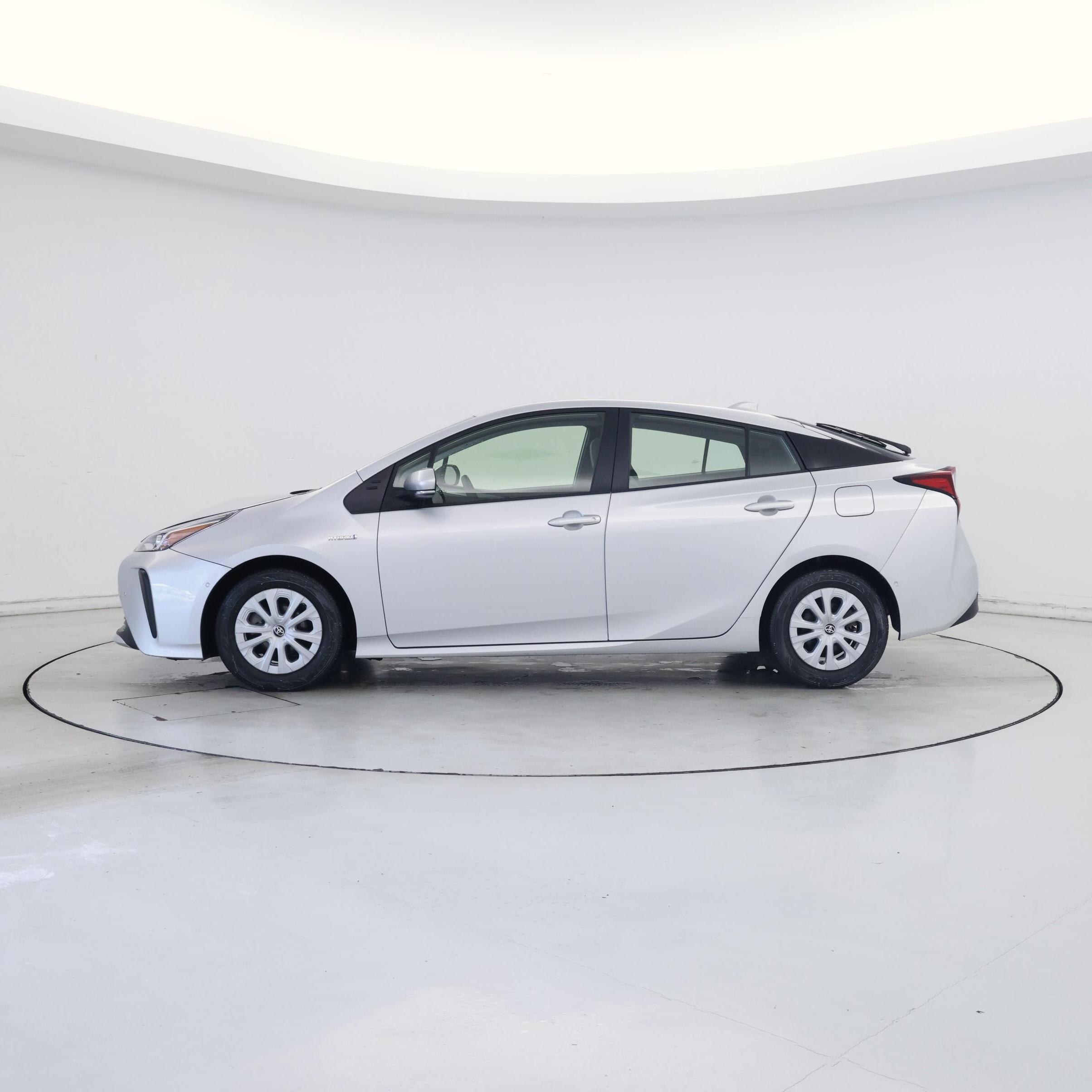 Thumbnail: 2021 Toyota Prius - 3