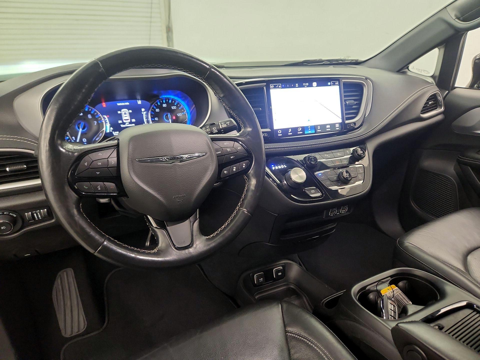Thumbnail: 2021 Chrysler Pacifica - 9