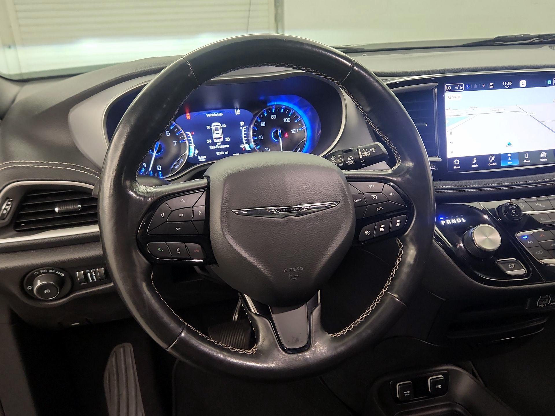 Thumbnail: 2021 Chrysler Pacifica - 10