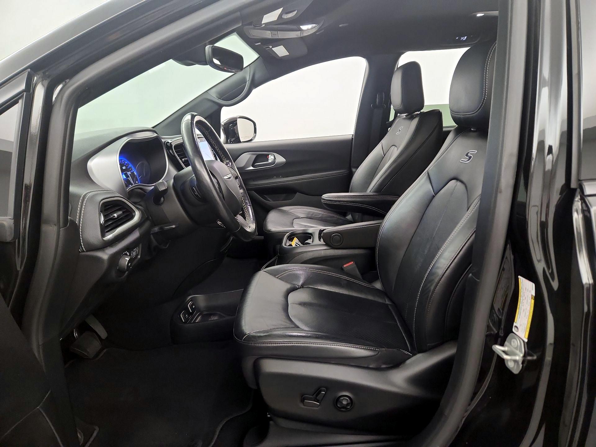 Thumbnail: 2021 Chrysler Pacifica - 11