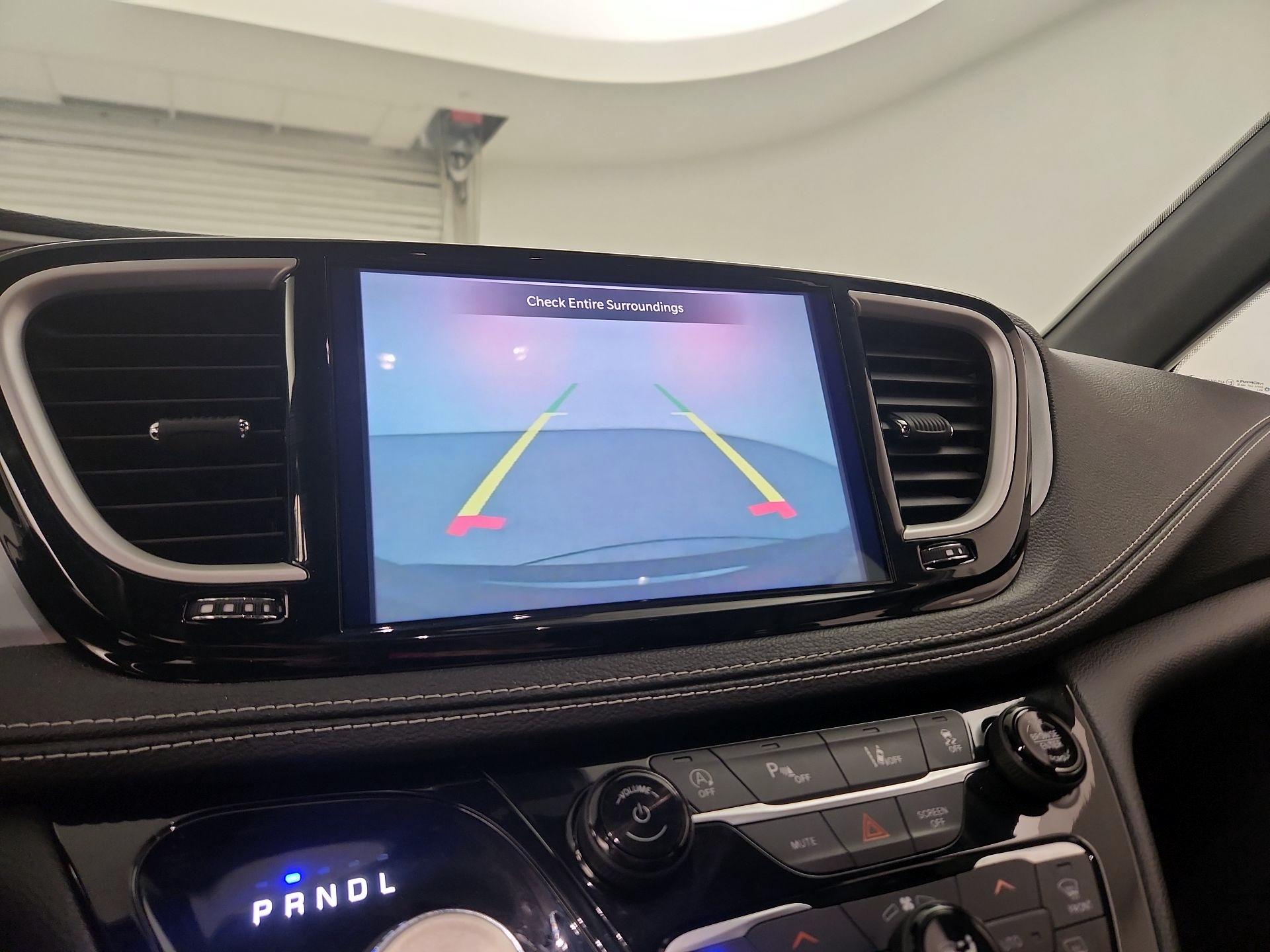 Thumbnail: 2021 Chrysler Pacifica - 15