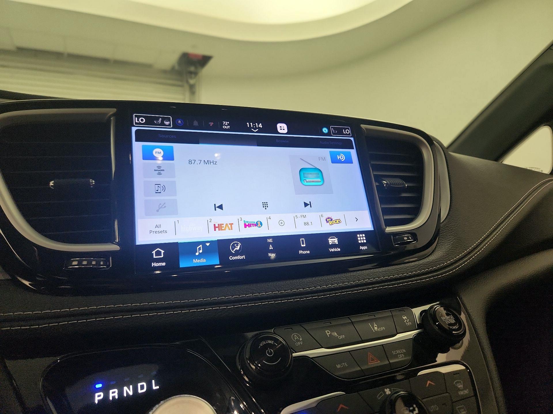 Thumbnail: 2021 Chrysler Pacifica - 16