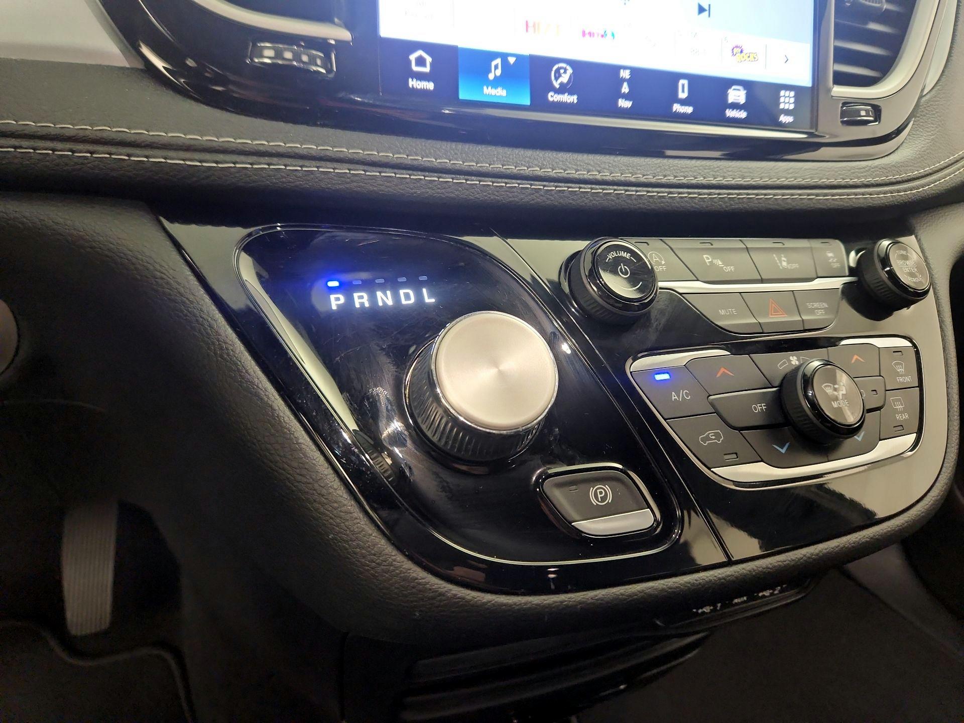 Thumbnail: 2021 Chrysler Pacifica - 18