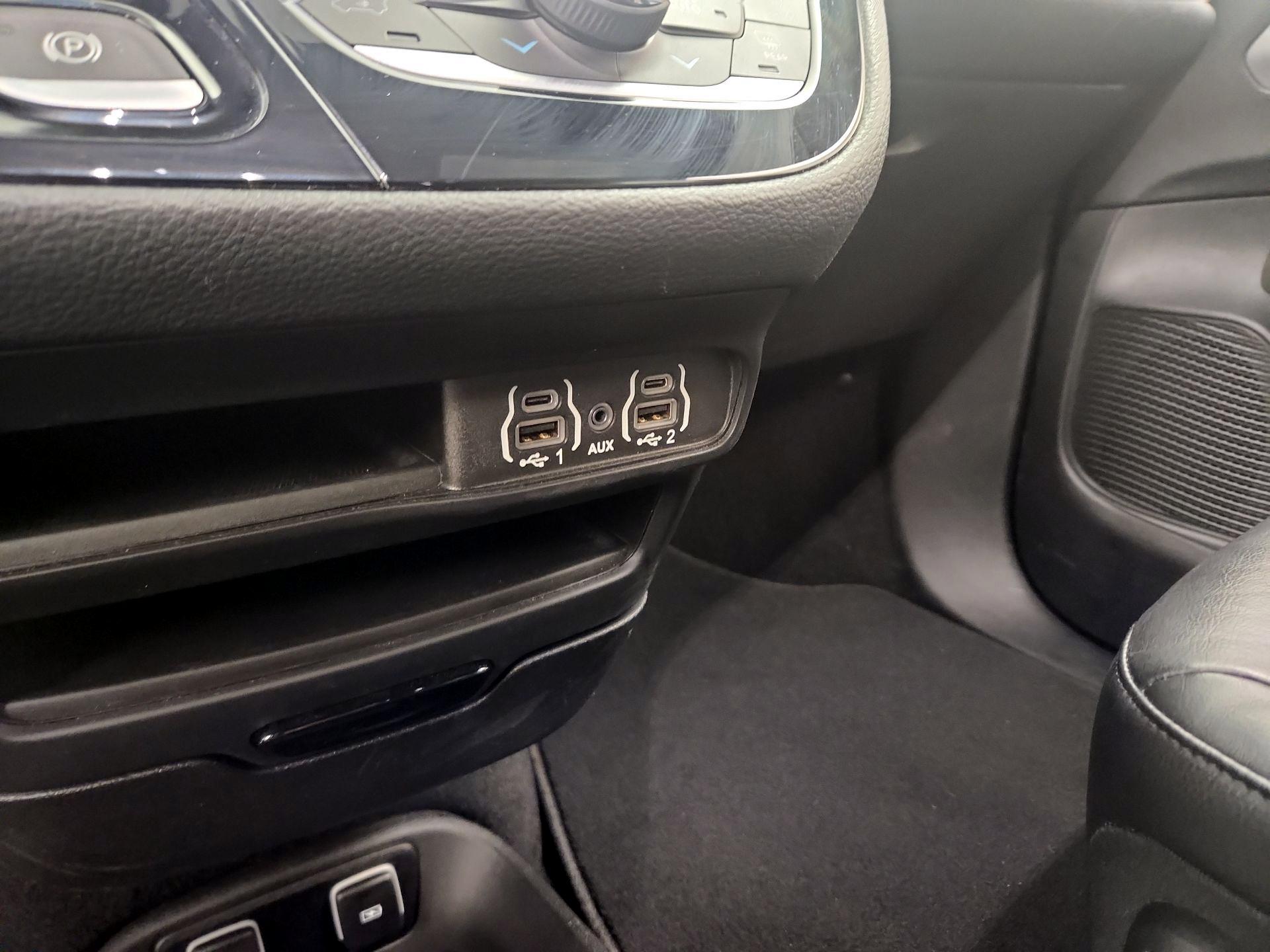 Thumbnail: 2021 Chrysler Pacifica - 19