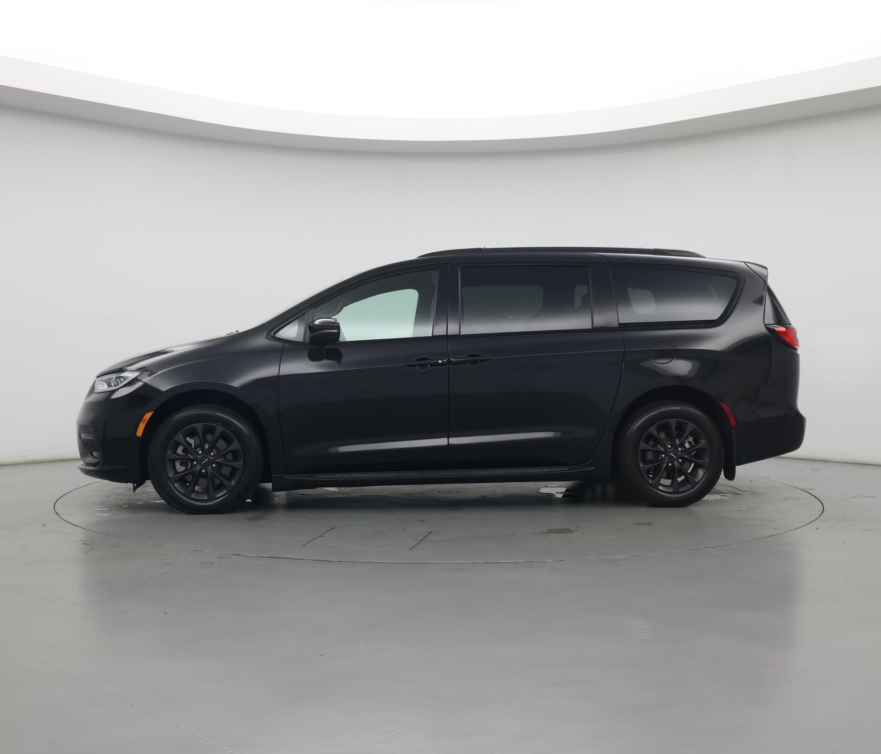 Thumbnail: 2021 Chrysler Pacifica - 3