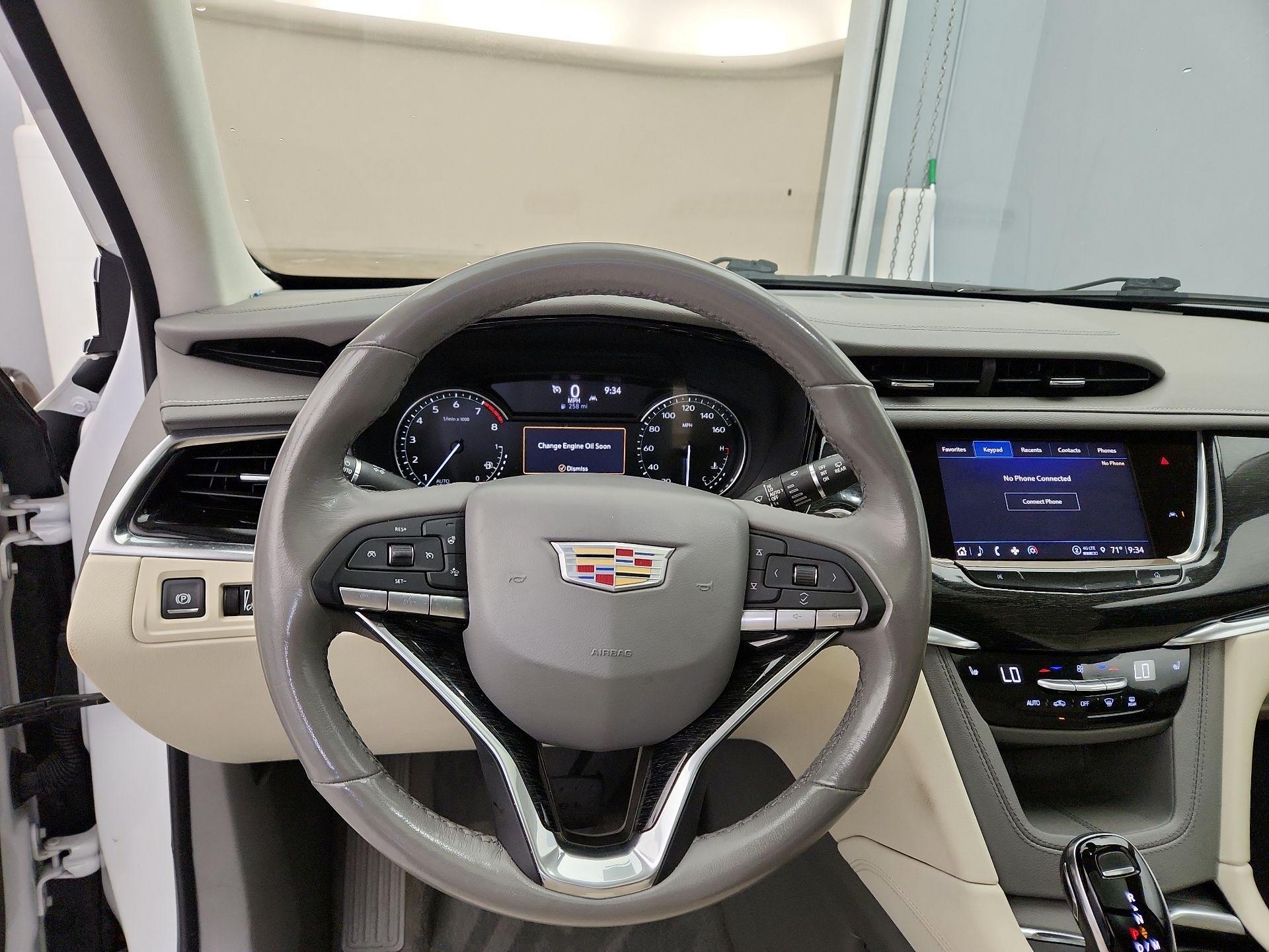 Thumbnail: 2022 Cadillac XT6 - 10
