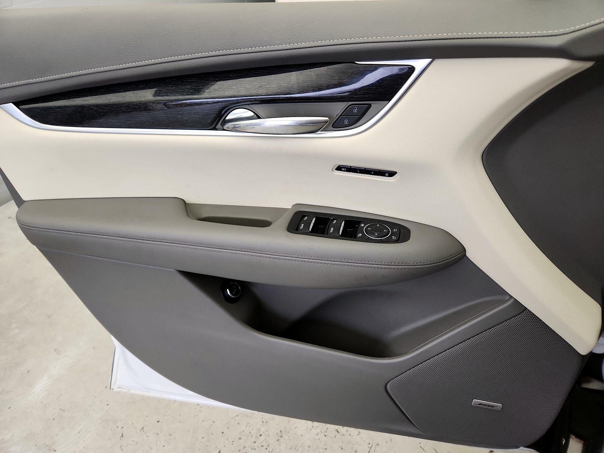 Thumbnail: 2022 Cadillac XT6 - 12