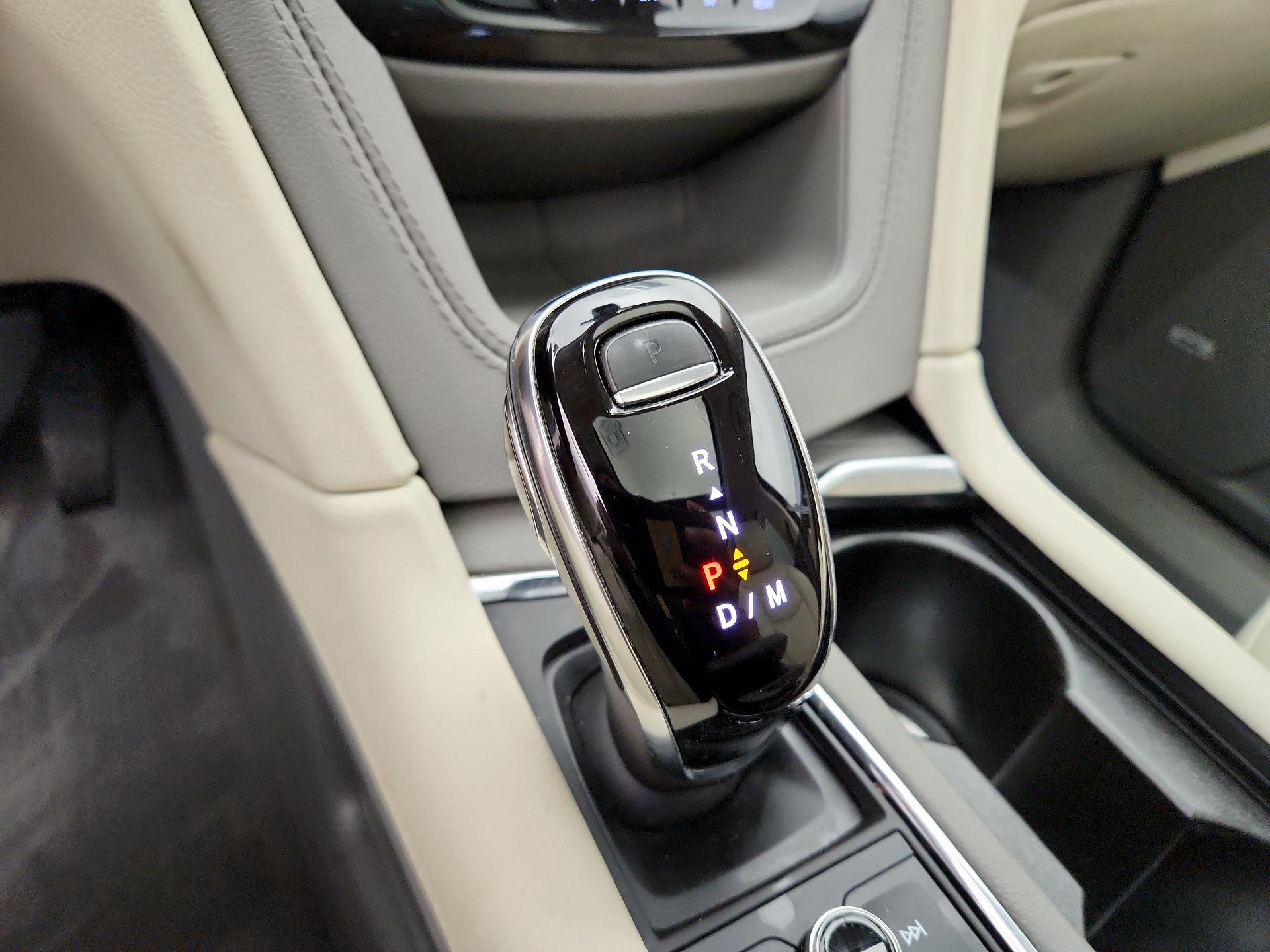 Thumbnail: 2022 Cadillac XT6 - 17