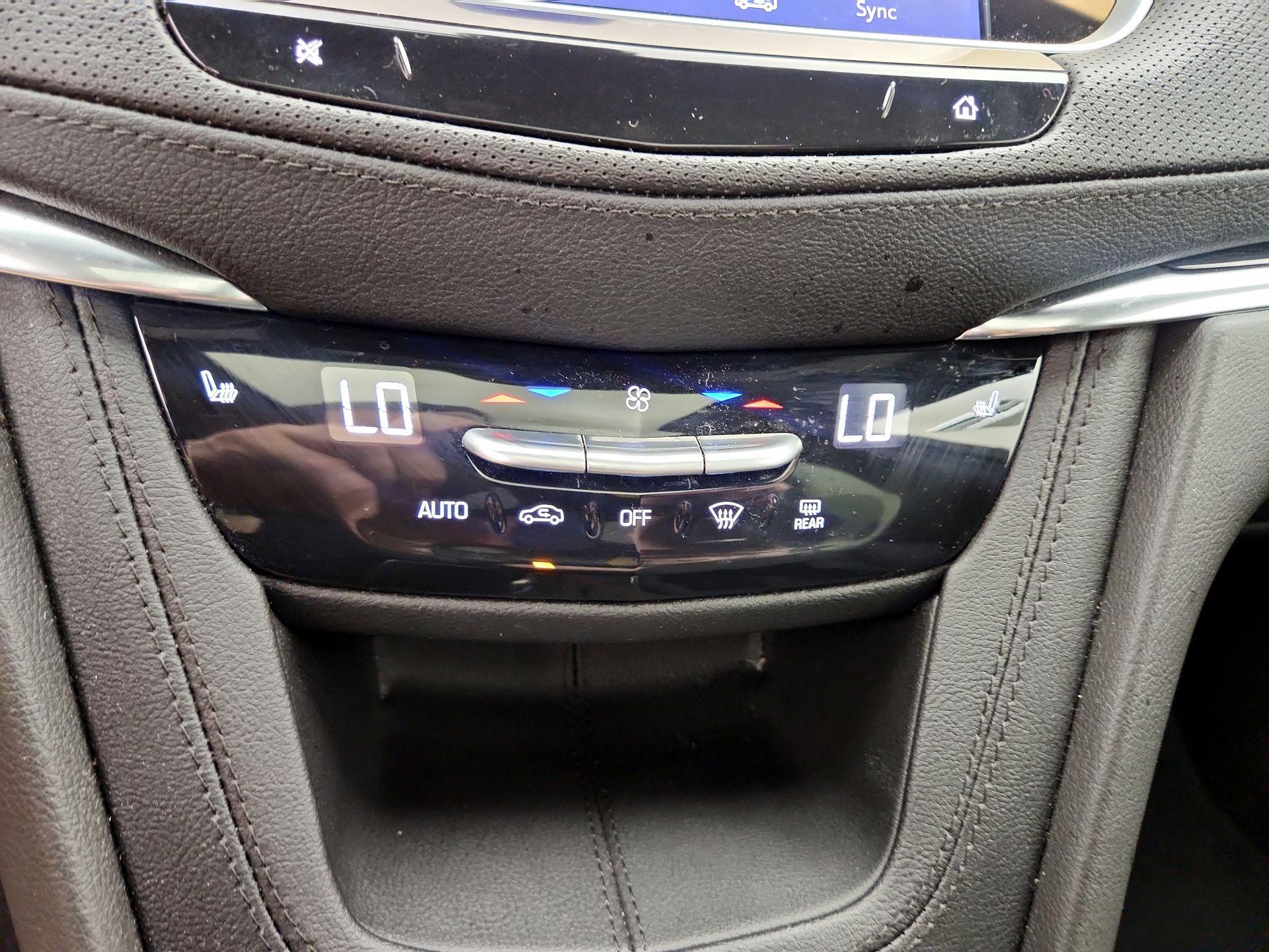 Thumbnail: 2022 Cadillac XT5 - 17