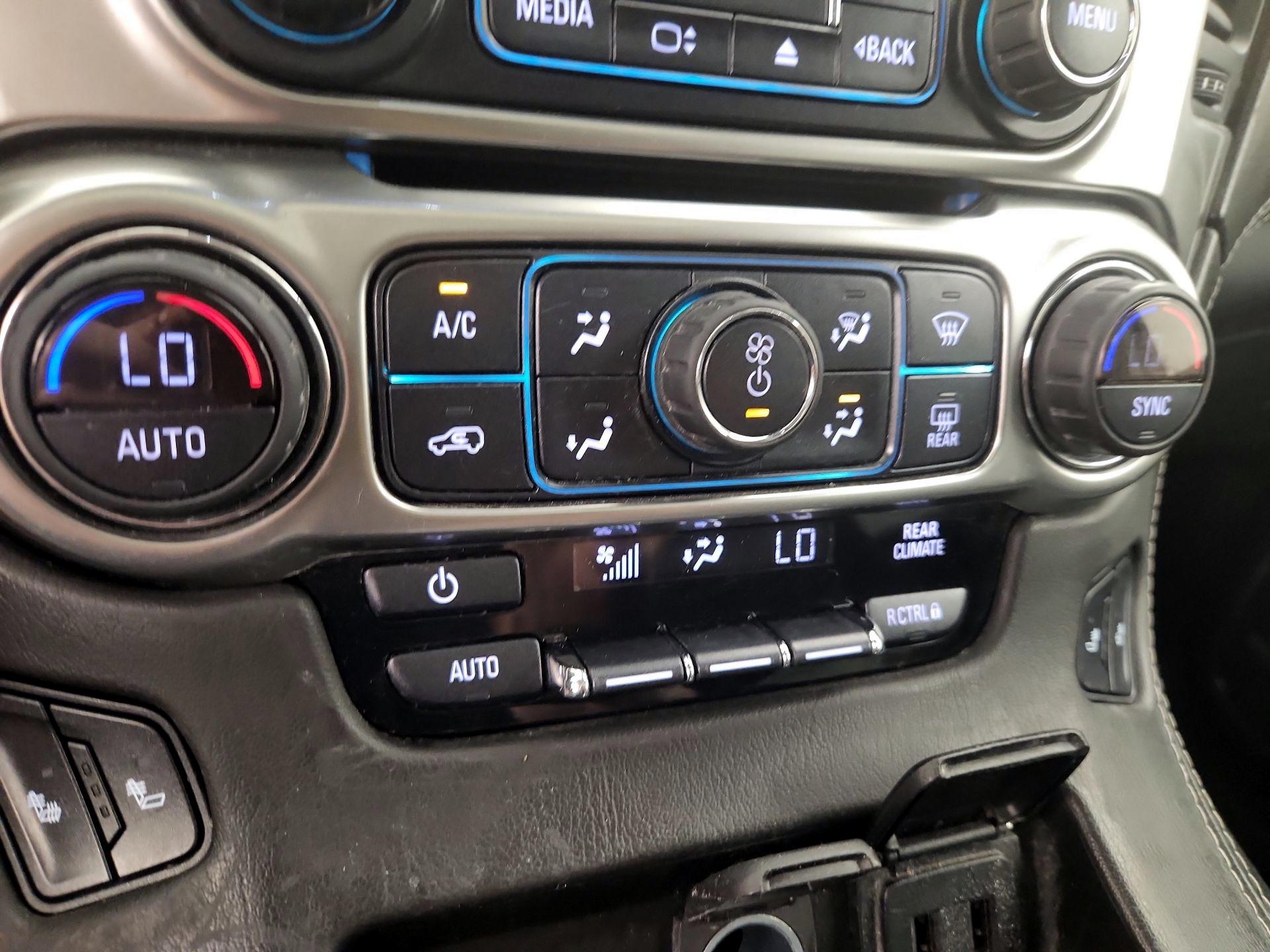 Thumbnail: 2020 Chevrolet Suburban - 17