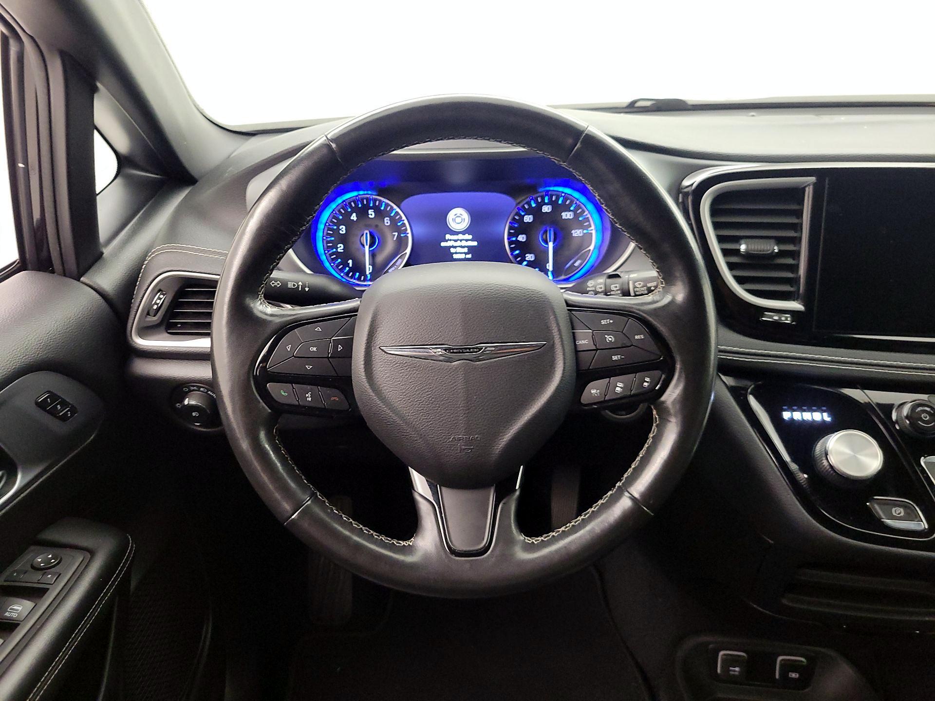 Thumbnail: 2021 Chrysler Pacifica - 10
