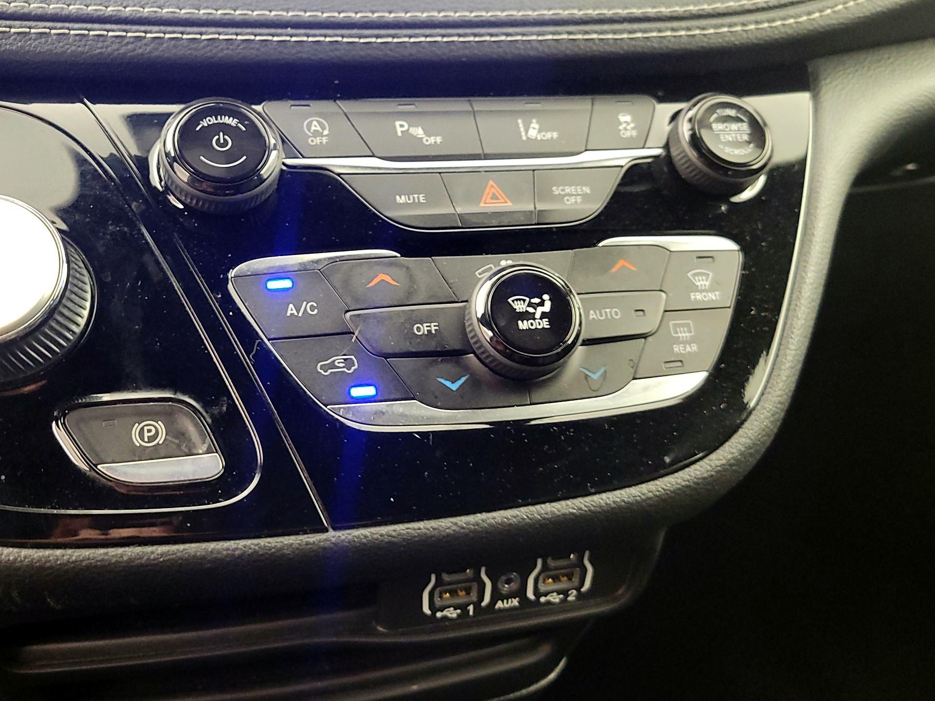 Thumbnail: 2021 Chrysler Pacifica - 17
