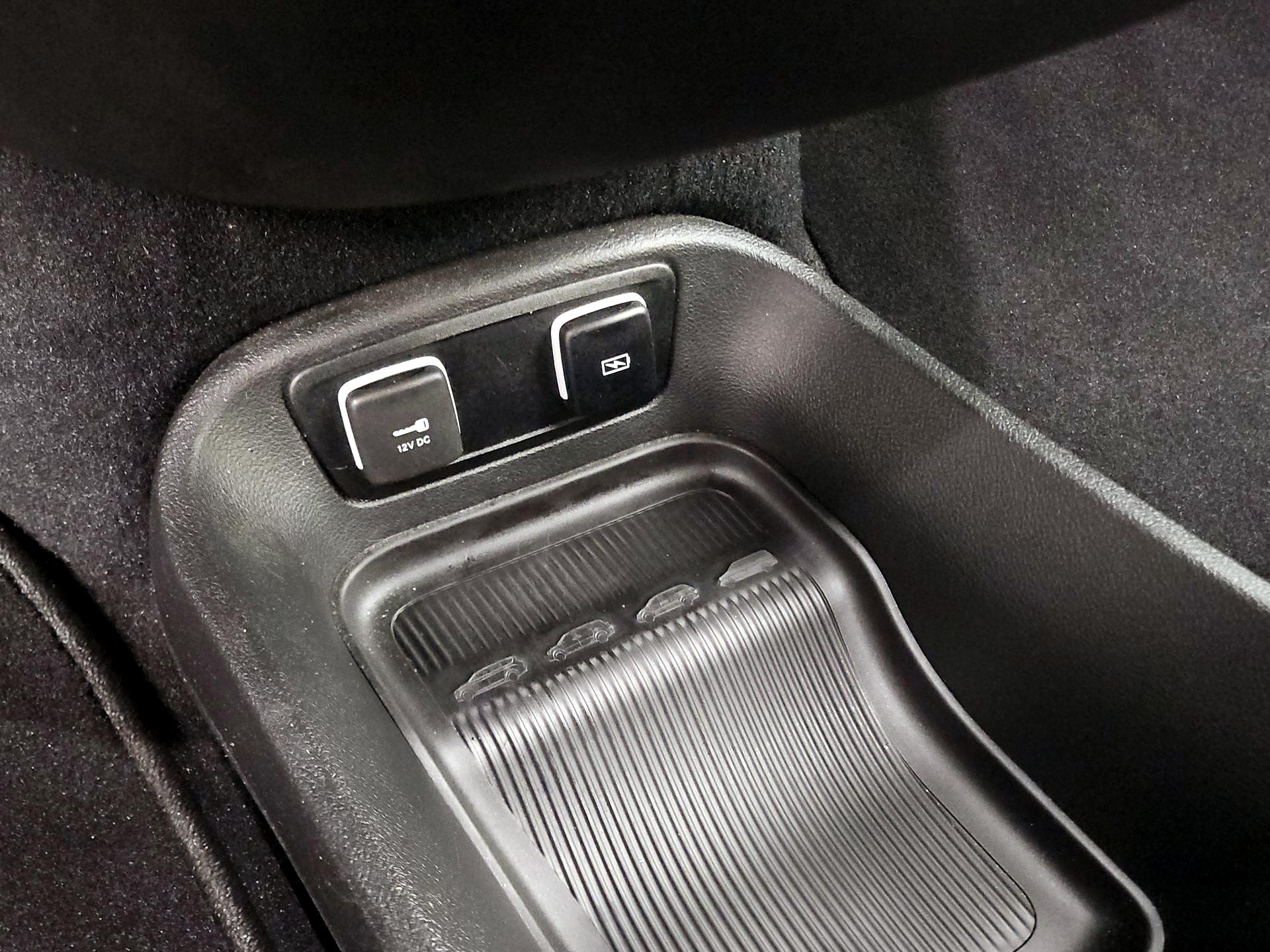 Thumbnail: 2021 Chrysler Pacifica - 19