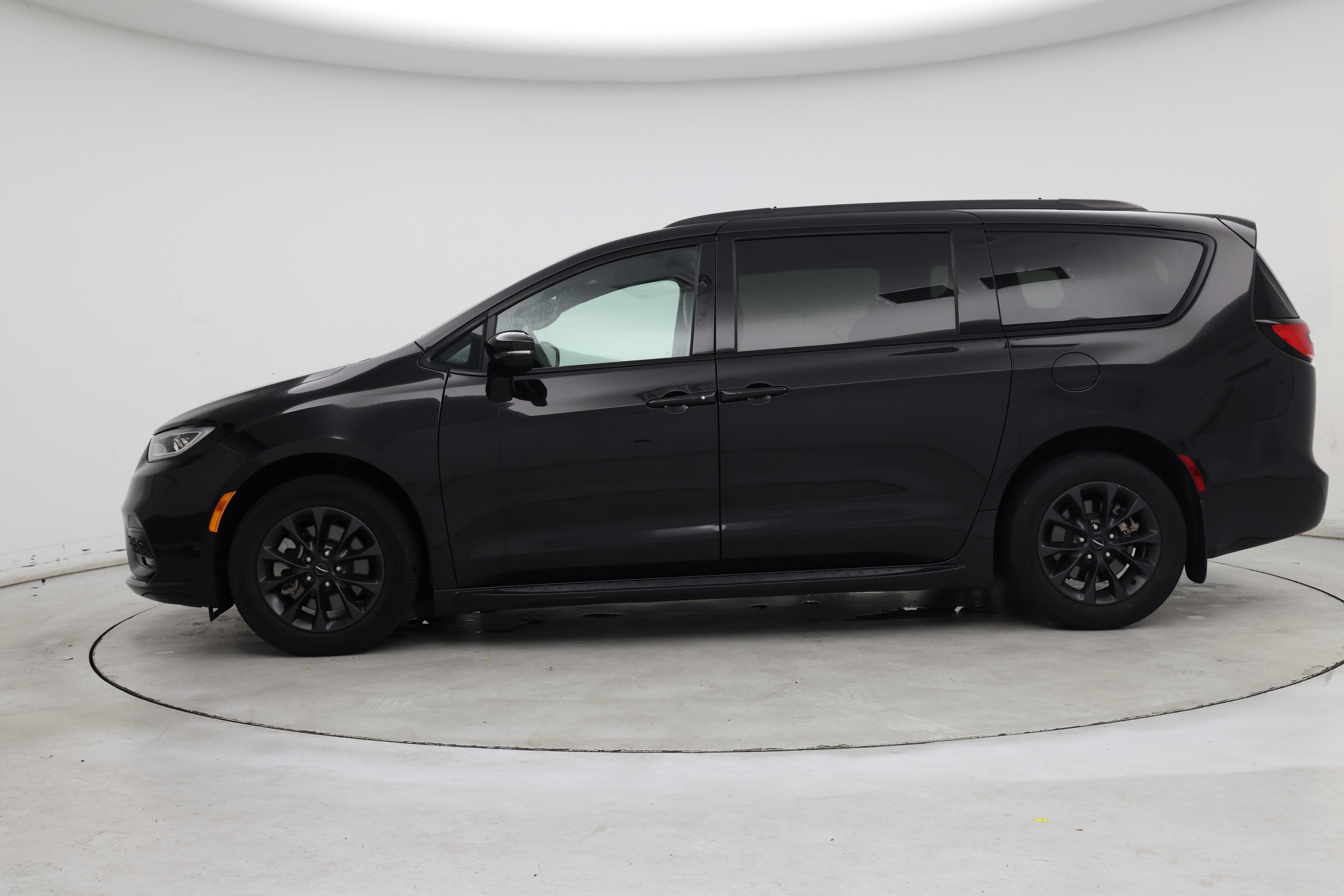 Thumbnail: 2021 Chrysler Pacifica - 3