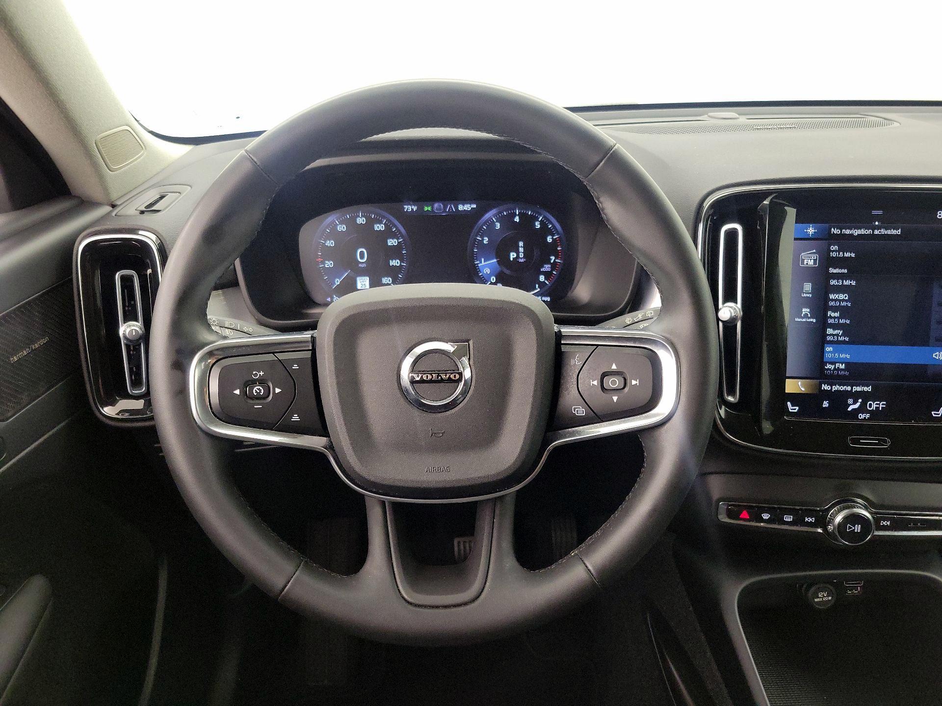 Thumbnail: 2022 Volvo XC40 - 10