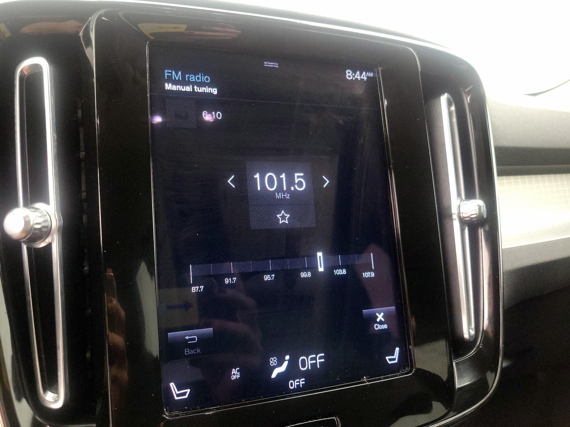 Thumbnail: 2022 Volvo XC40 - 15