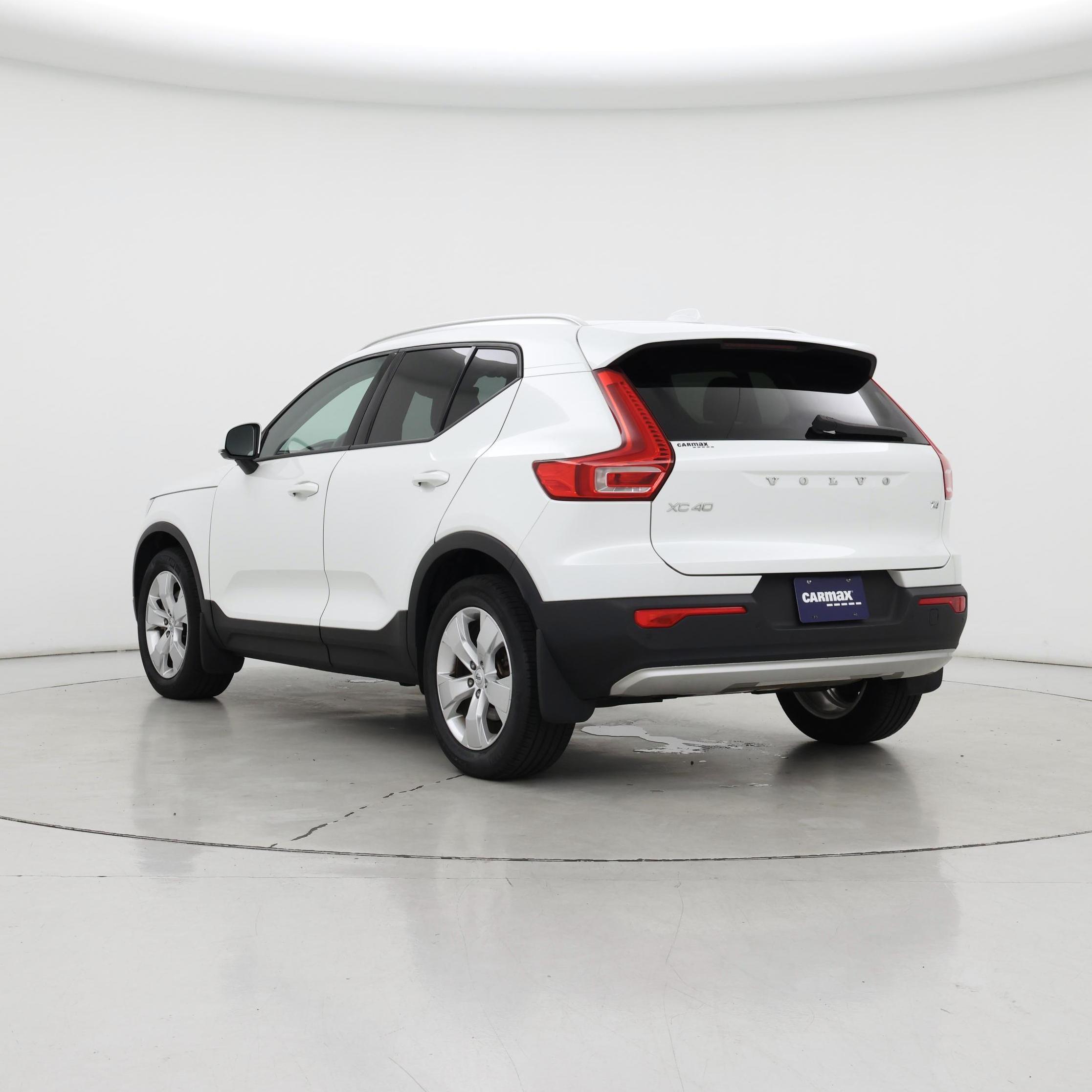 Thumbnail: 2022 Volvo XC40 - 2