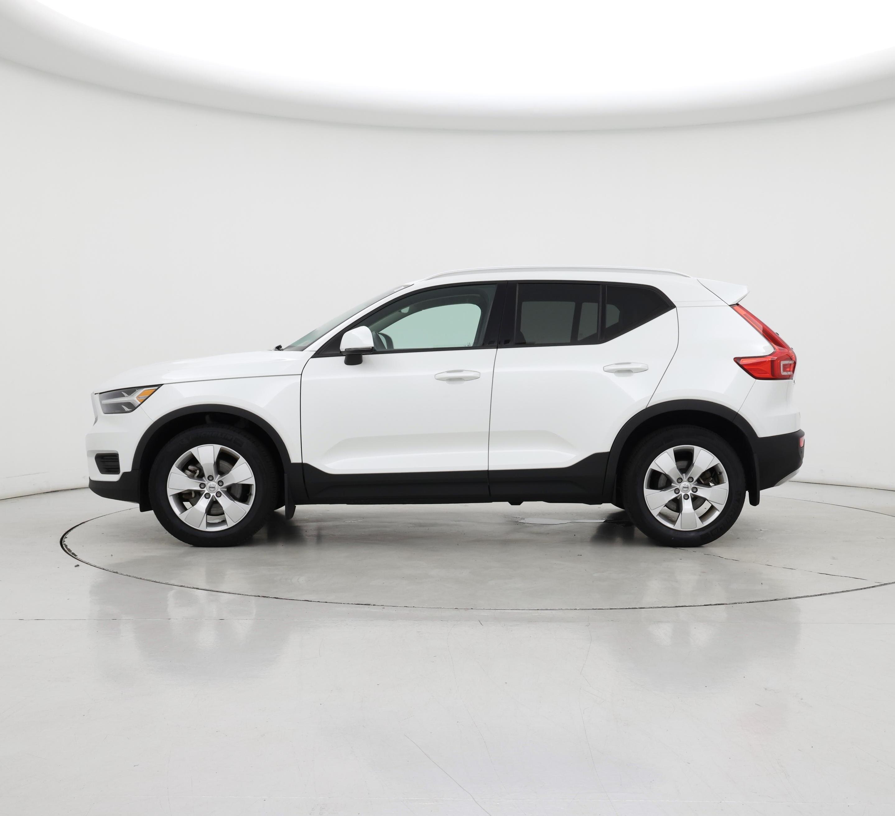 Thumbnail: 2022 Volvo XC40 - 3