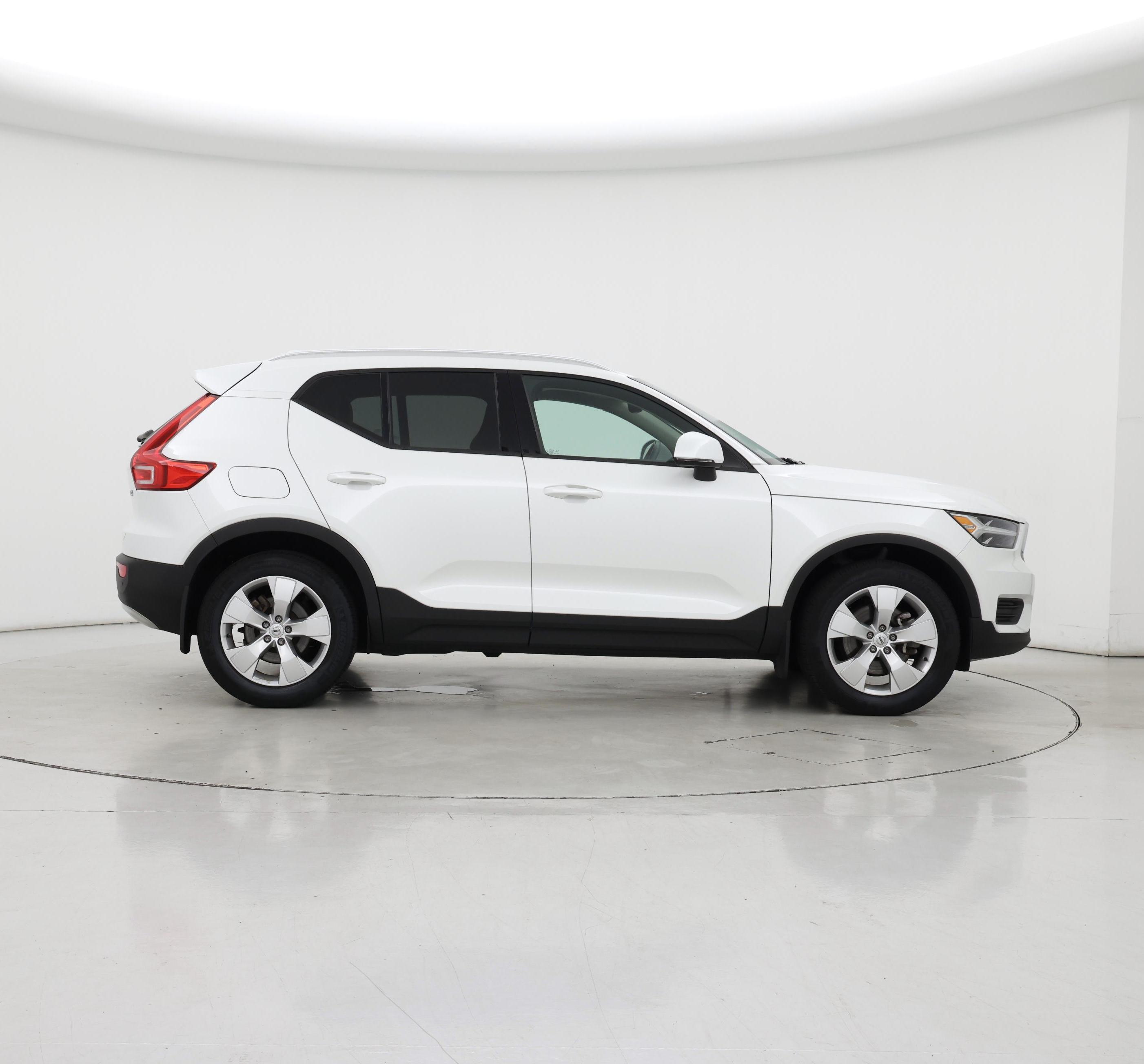 Thumbnail: 2022 Volvo XC40 - 7
