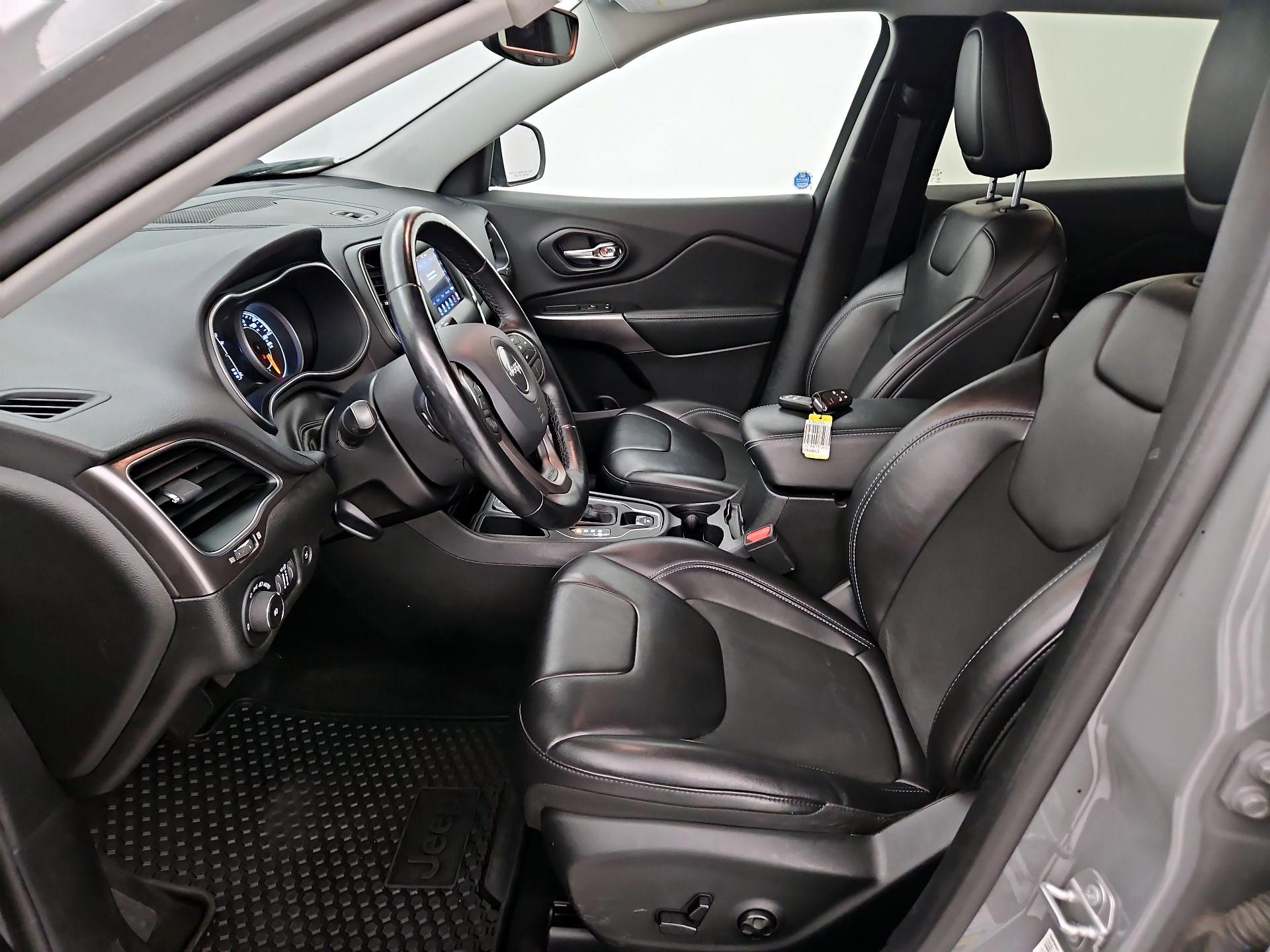 Thumbnail: 2020 Jeep Cherokee - 11