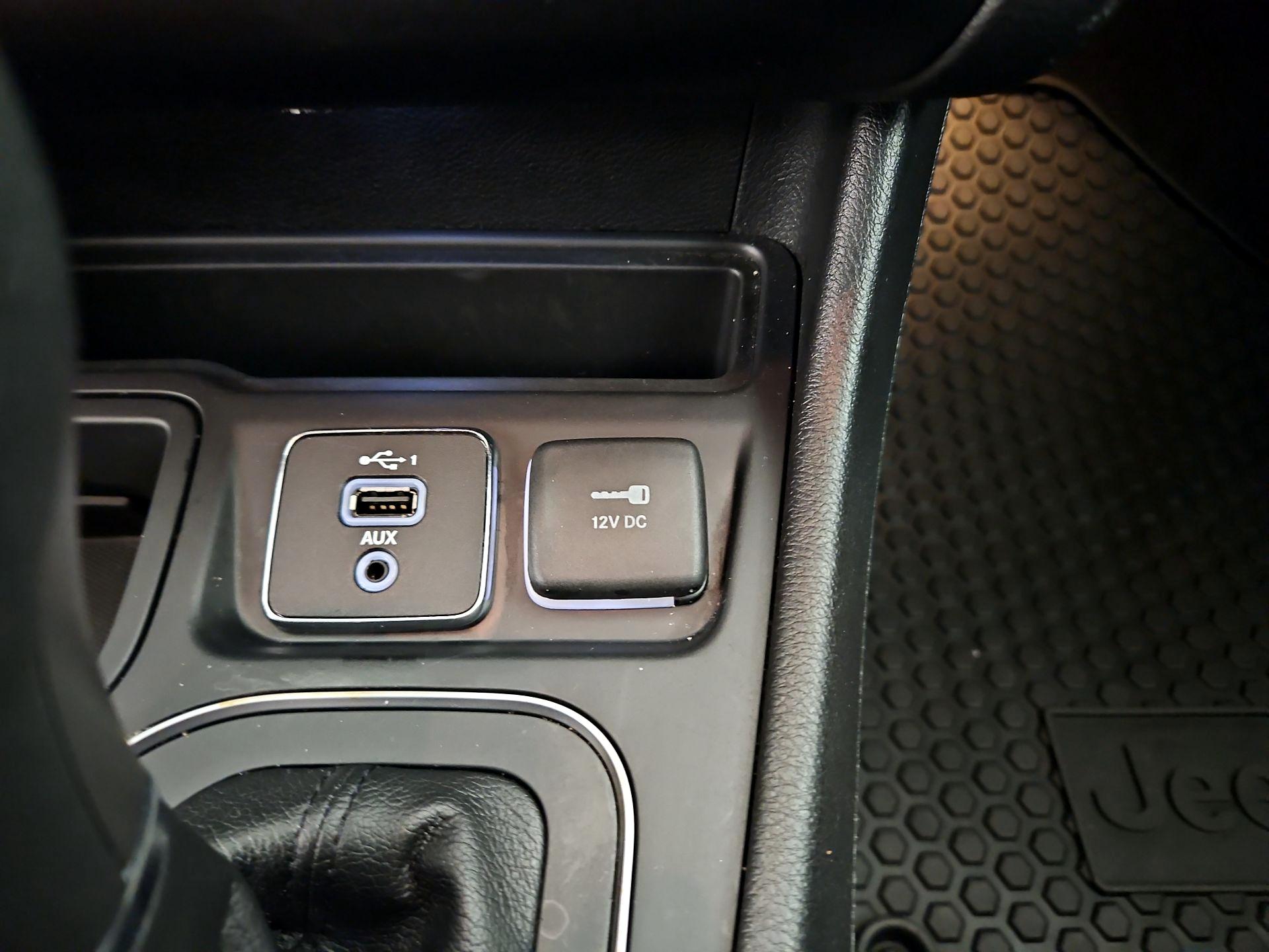 Thumbnail: 2020 Jeep Cherokee - 18