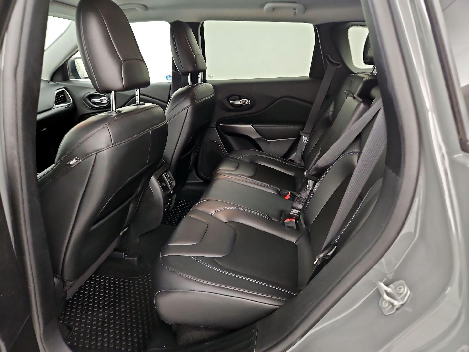 Thumbnail: 2020 Jeep Cherokee - 19