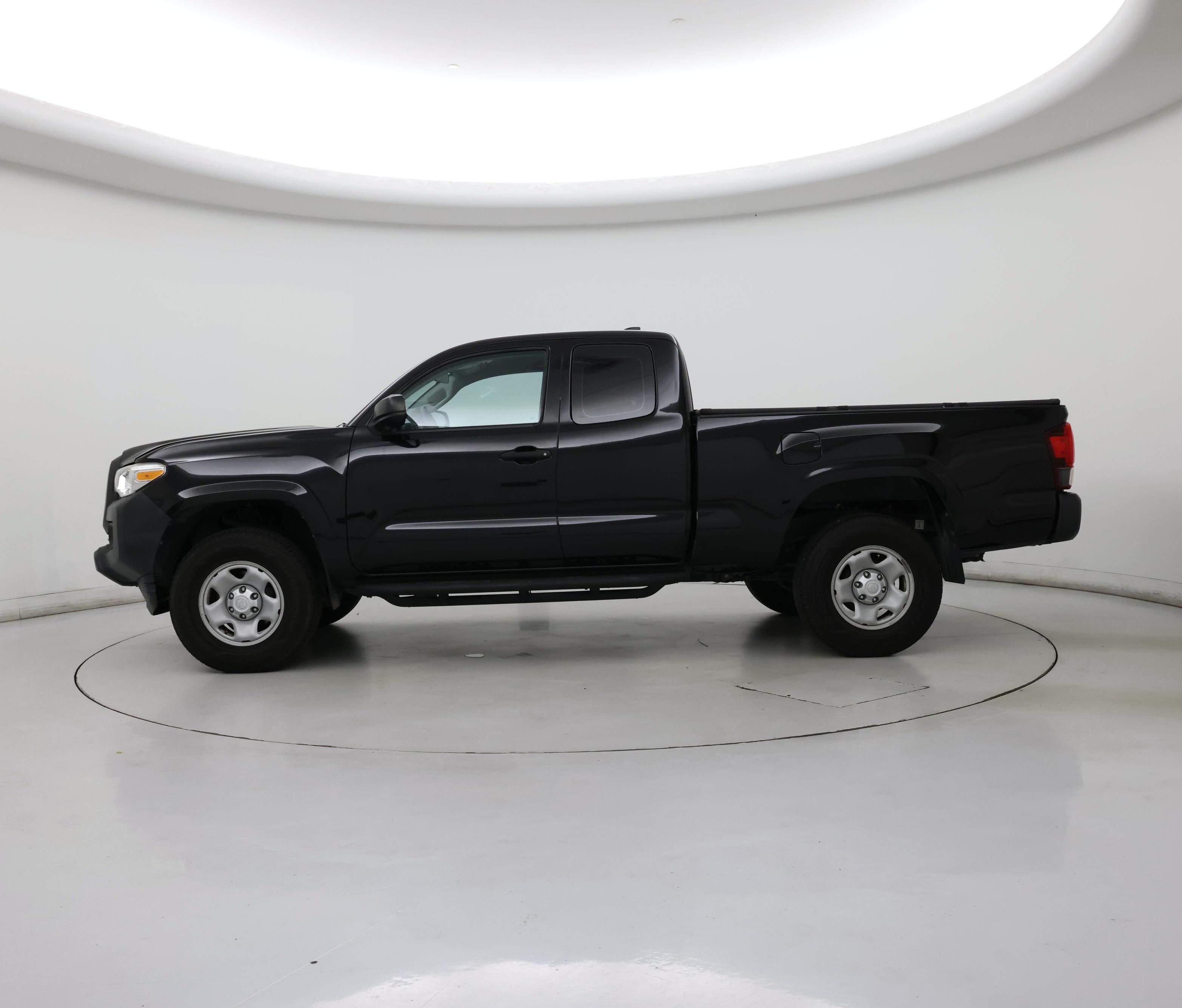Thumbnail: 2018 Toyota Tacoma - 3