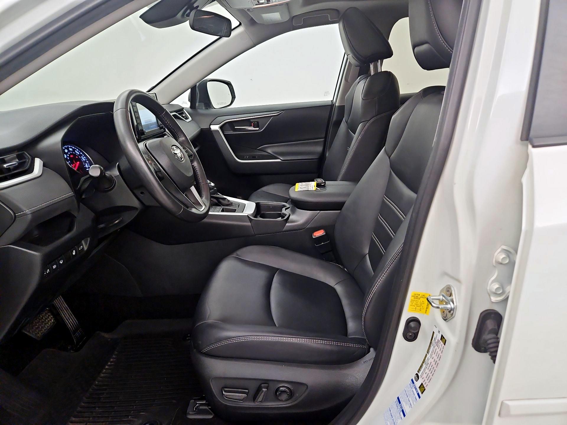 Thumbnail: 2019 Toyota RAV4 - 11