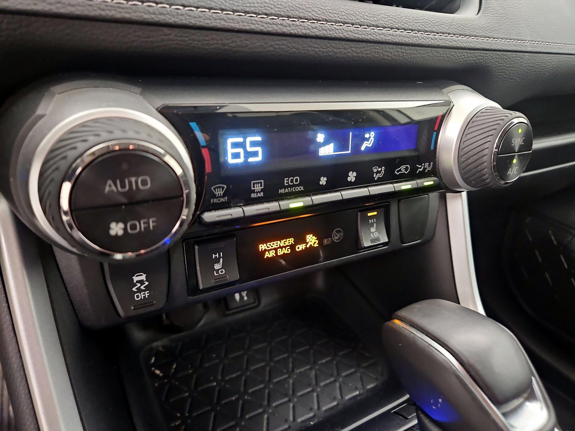 Thumbnail: 2019 Toyota RAV4 - 16