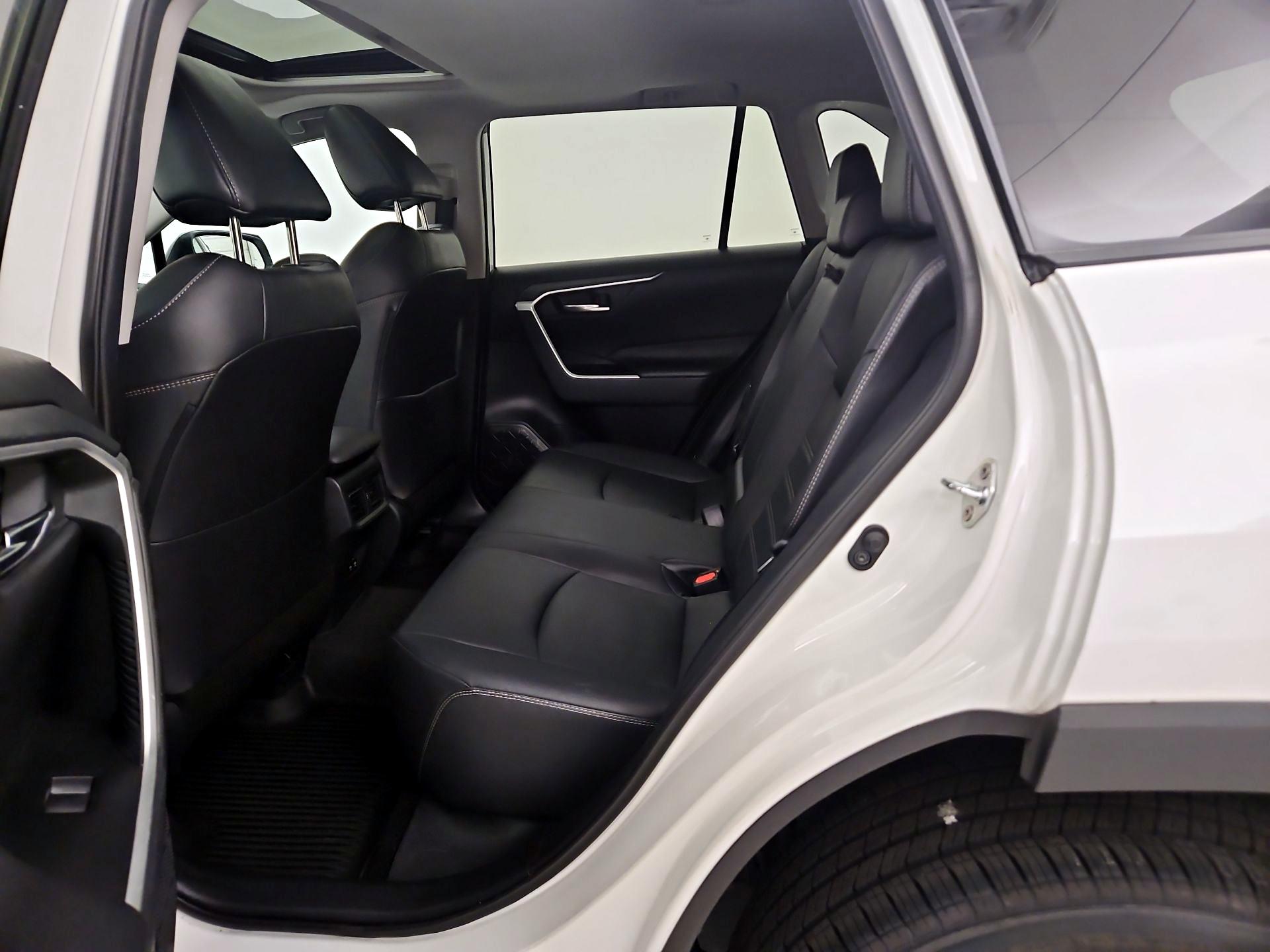 Thumbnail: 2019 Toyota RAV4 - 20