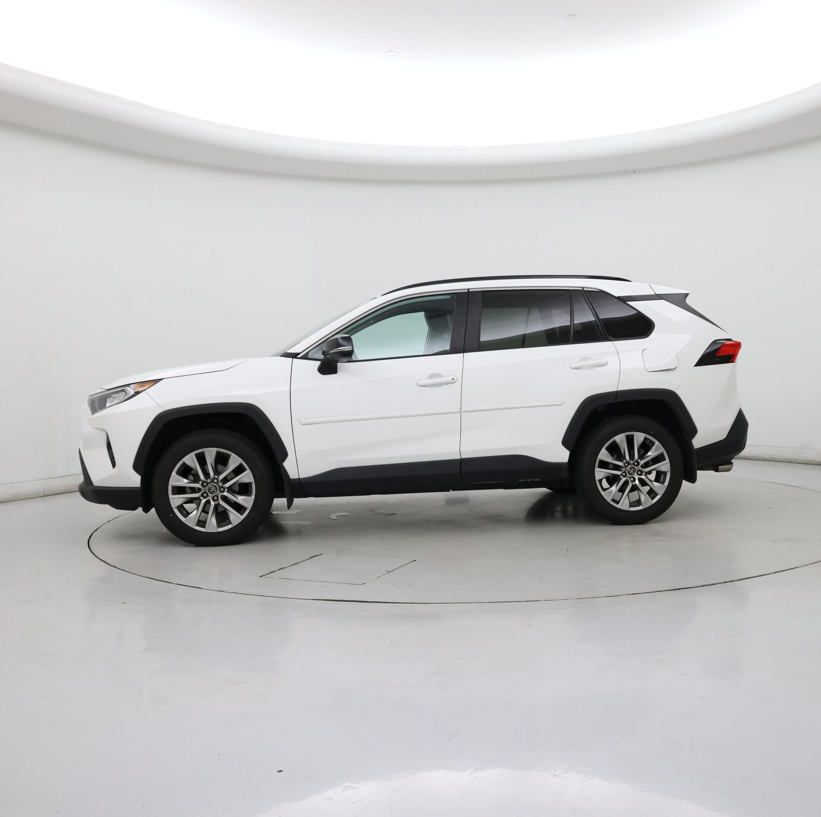 Thumbnail: 2019 Toyota RAV4 - 3