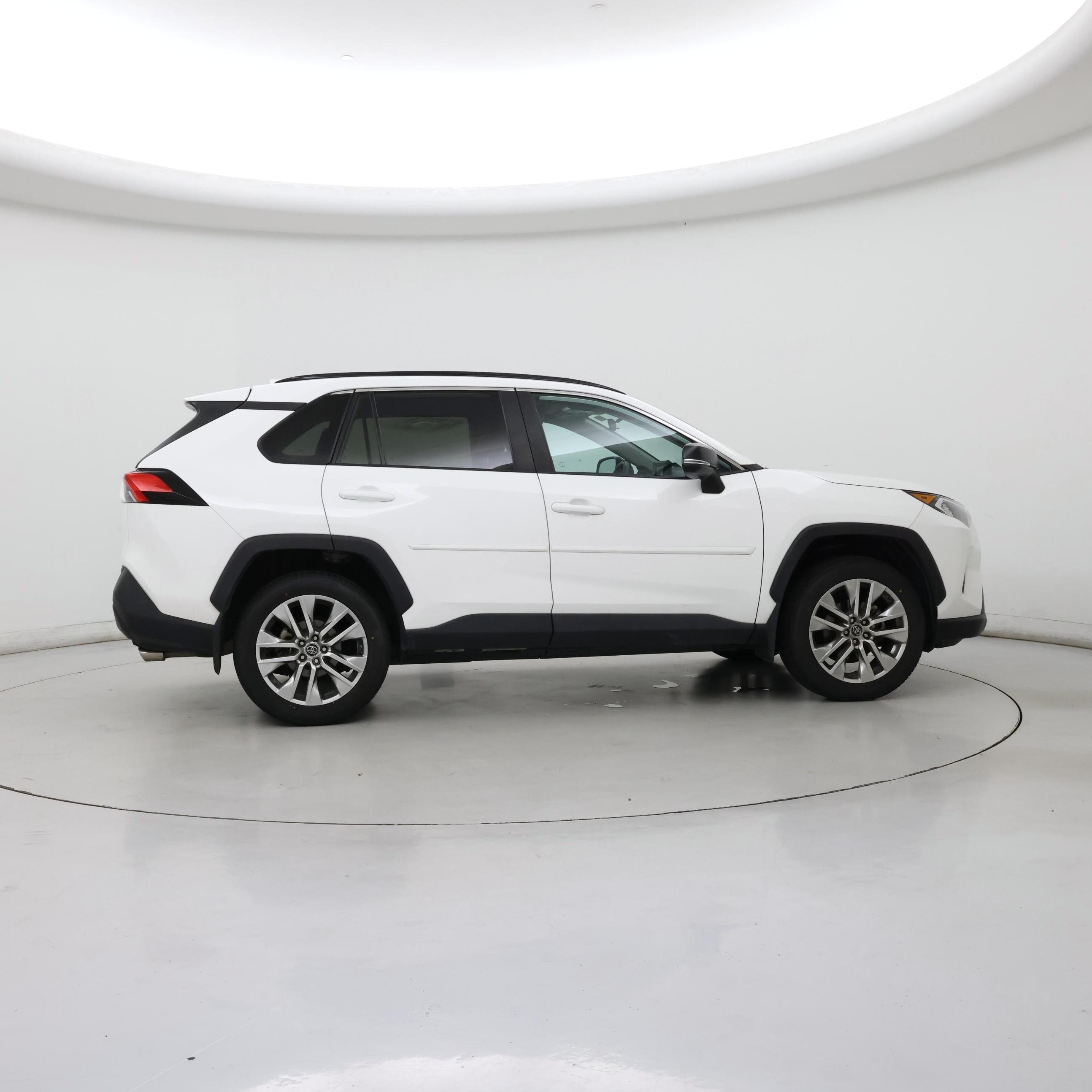 Thumbnail: 2019 Toyota RAV4 - 7