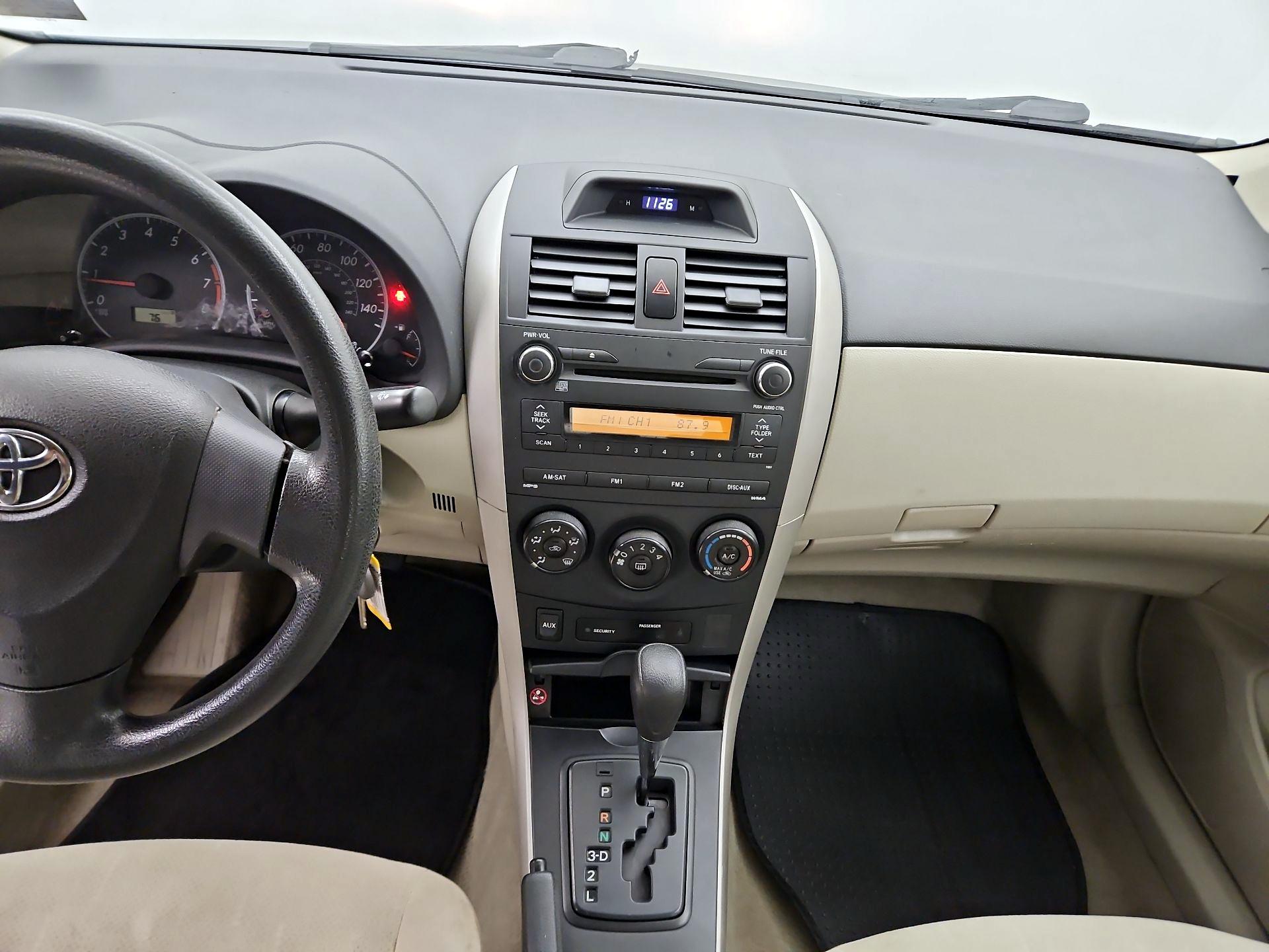 Thumbnail: 2013 Toyota Corolla - 9
