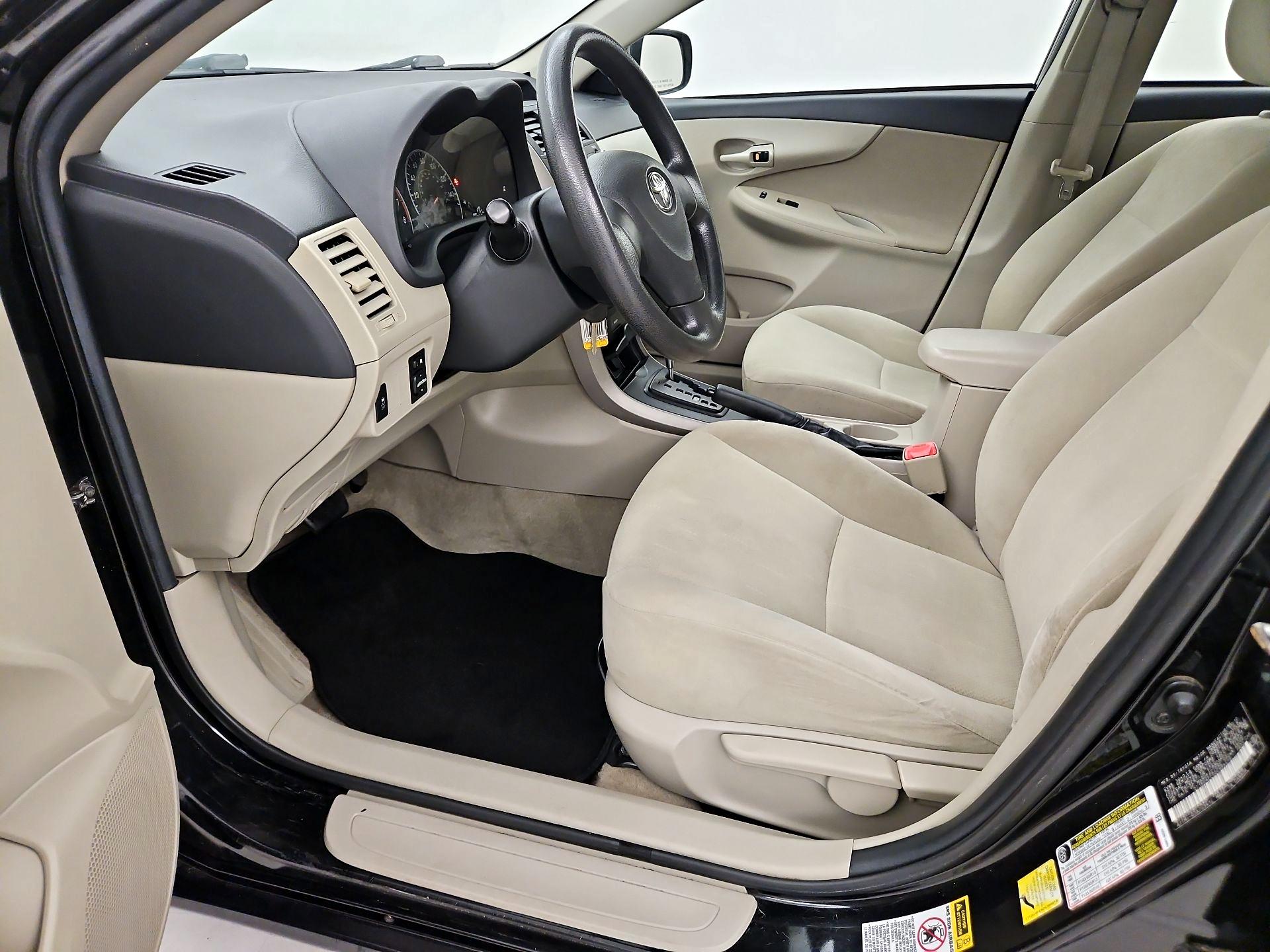 Thumbnail: 2013 Toyota Corolla - 11