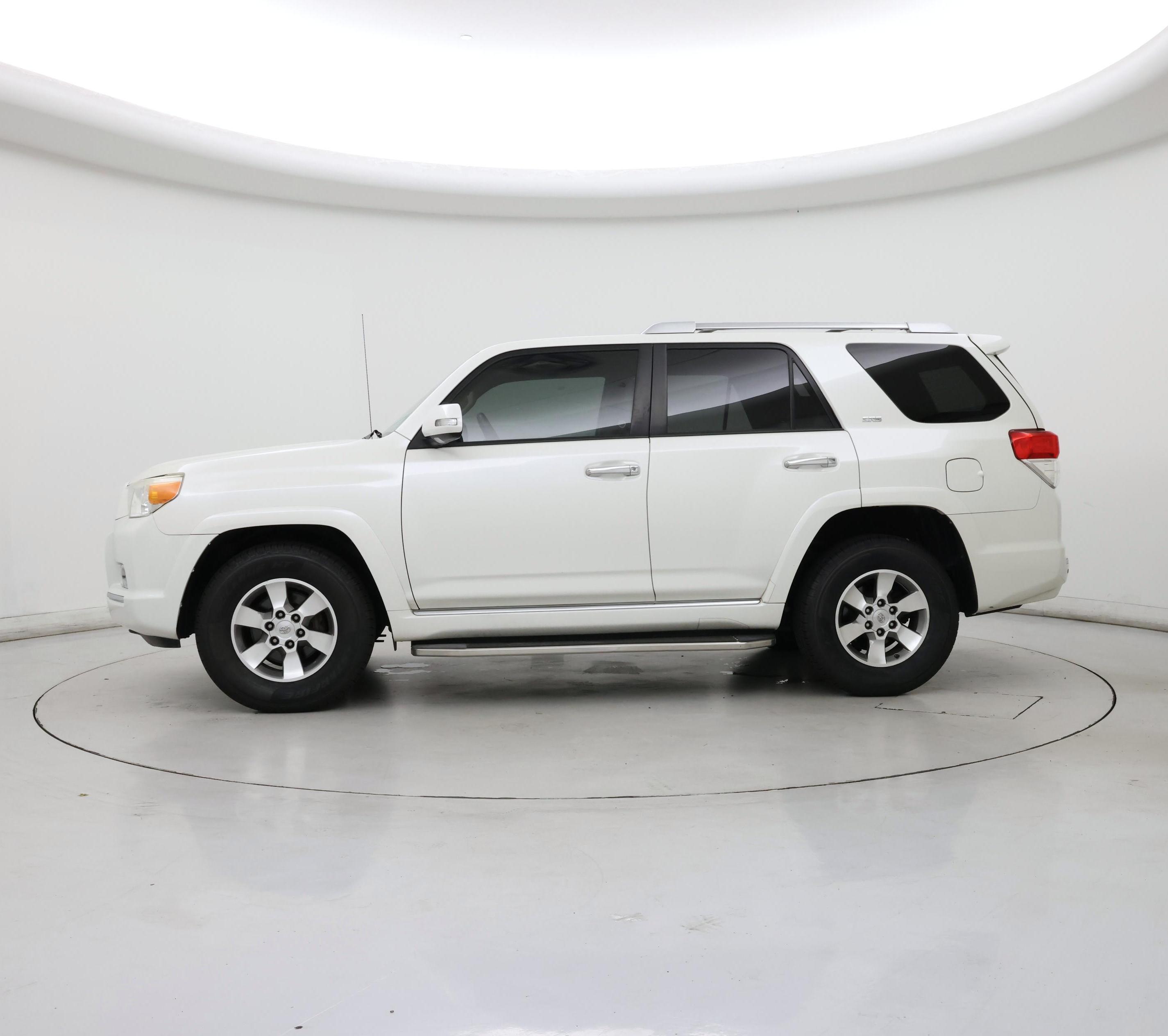 Thumbnail: 2013 Toyota 4Runner - 3
