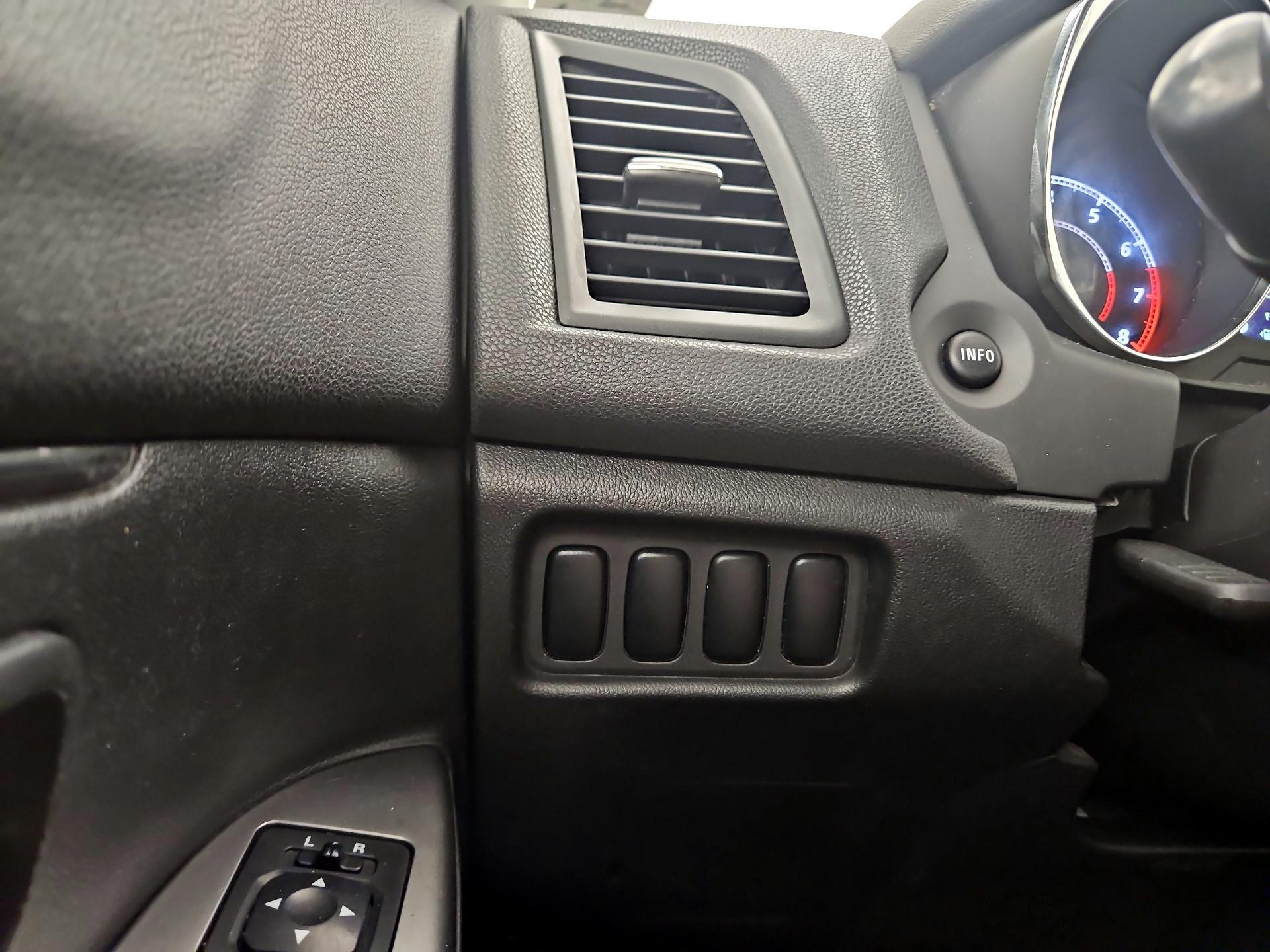 Thumbnail: 2018 Mitsubishi Outlander Sport - 13
