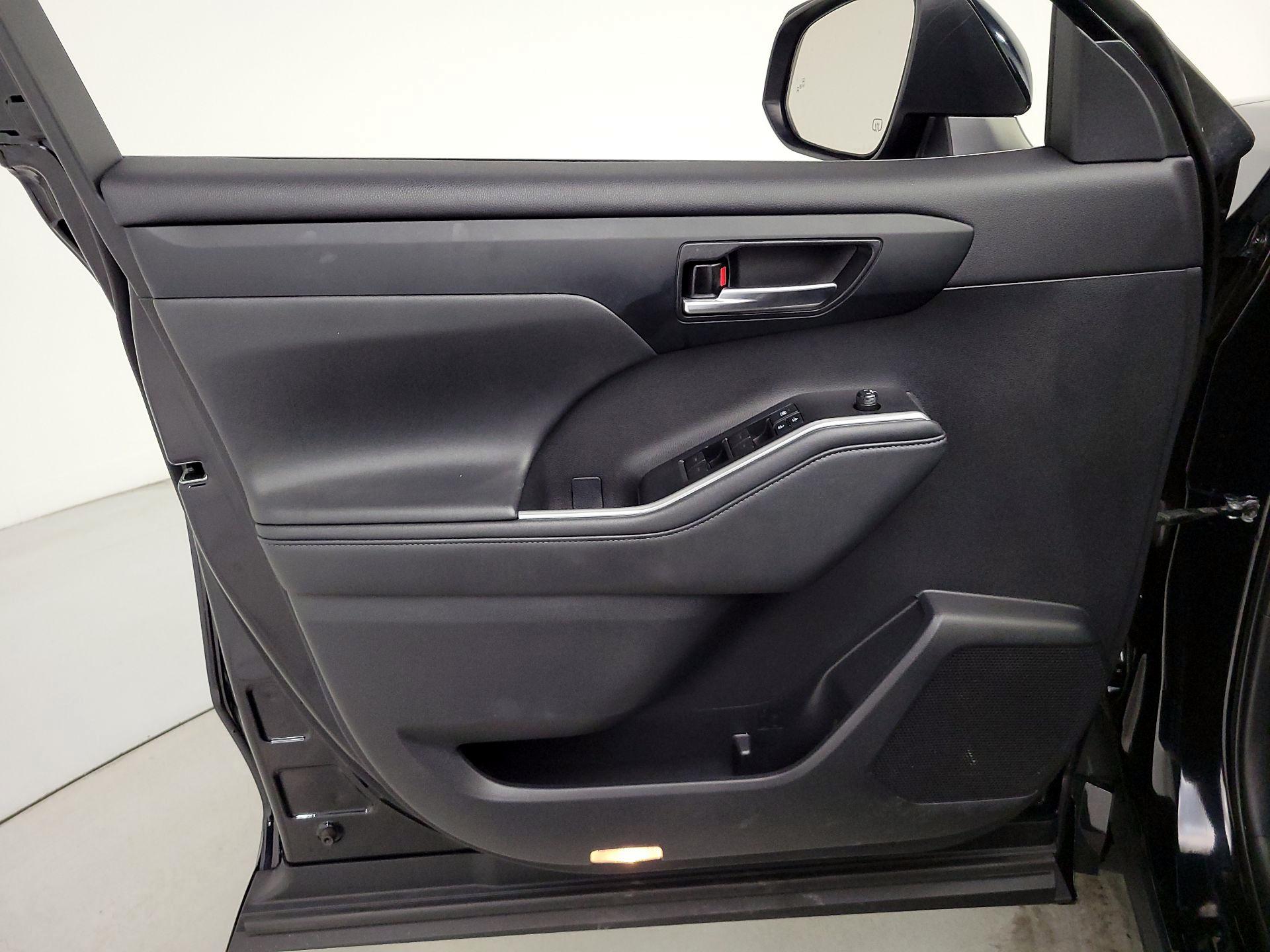 Thumbnail: 2021 Toyota Highlander - 12